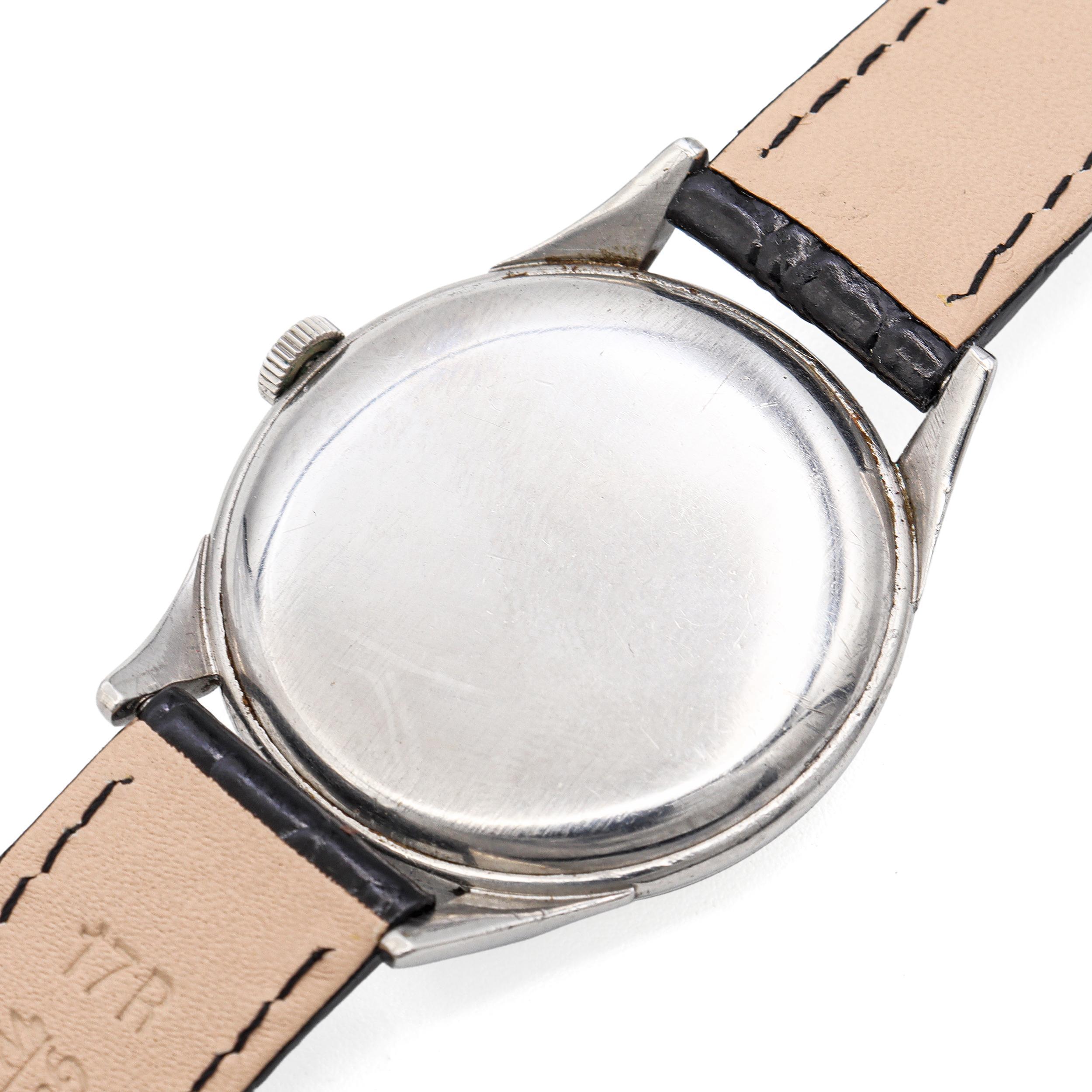 Montre Vintage Omega à remontoir manuel en acier inoxydable Ref 2605-4 Cal 265 Pour hommes en vente