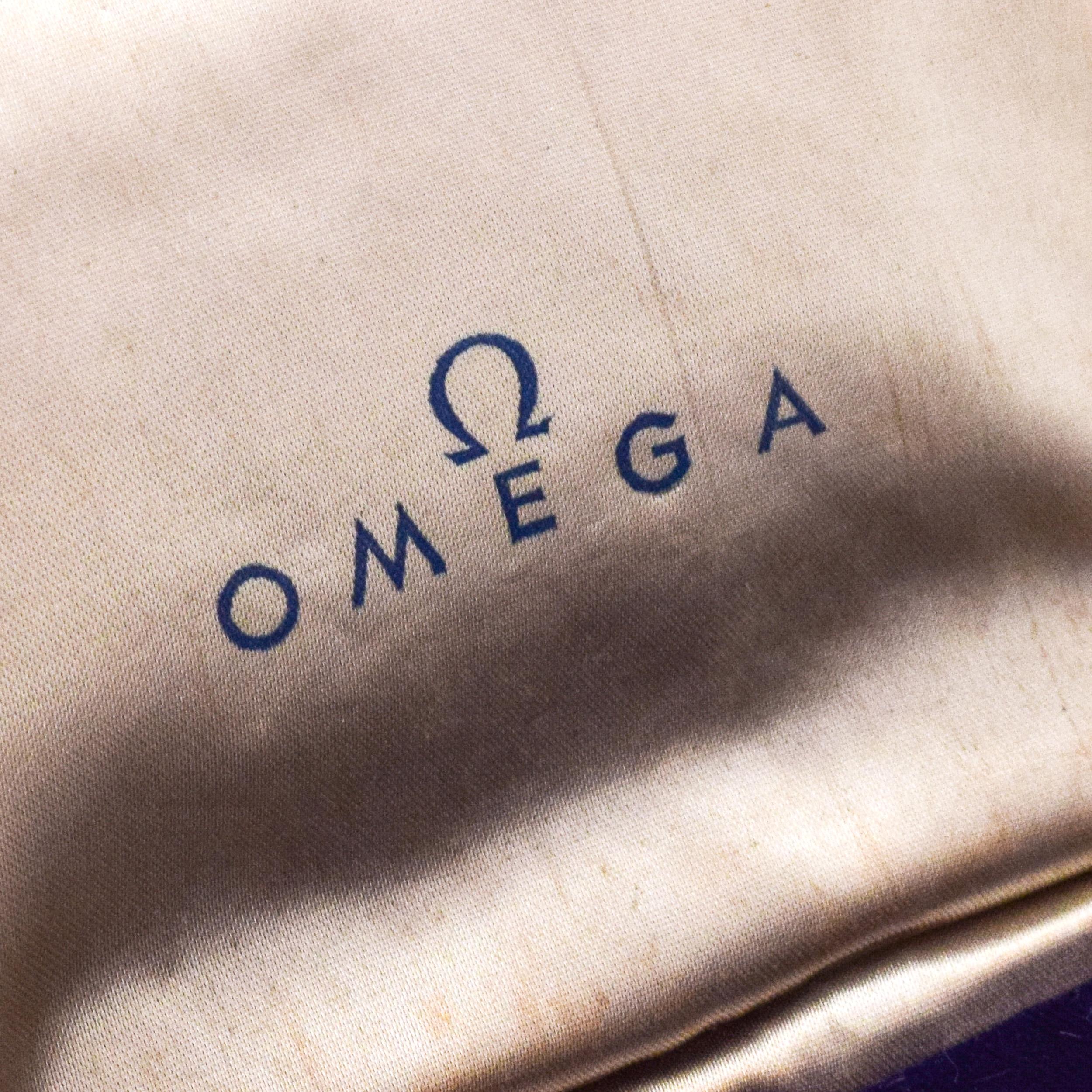 Vintage Omega Stainless Steel Watch with a Salmon Dial, 1947 For Sale 5
