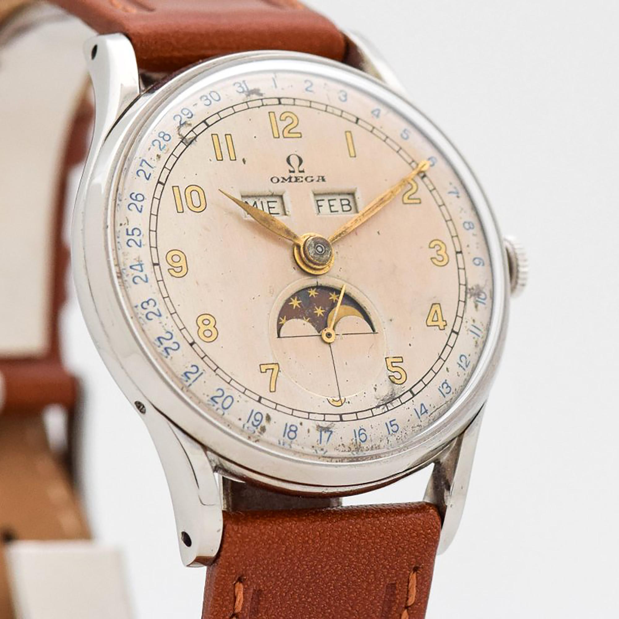 1946 Vintage Omega Triple Date Calendar Moonphase Ref. 2471/1 Stainless Steel watch with Silver Dial with Gold Arabic Numbers. Spanish Day Wheel. 34mm x 41mm lug to lug (1.34 in. x 1.61 in.) - Powered by a 17-jewel, manual caliber movement. Triple