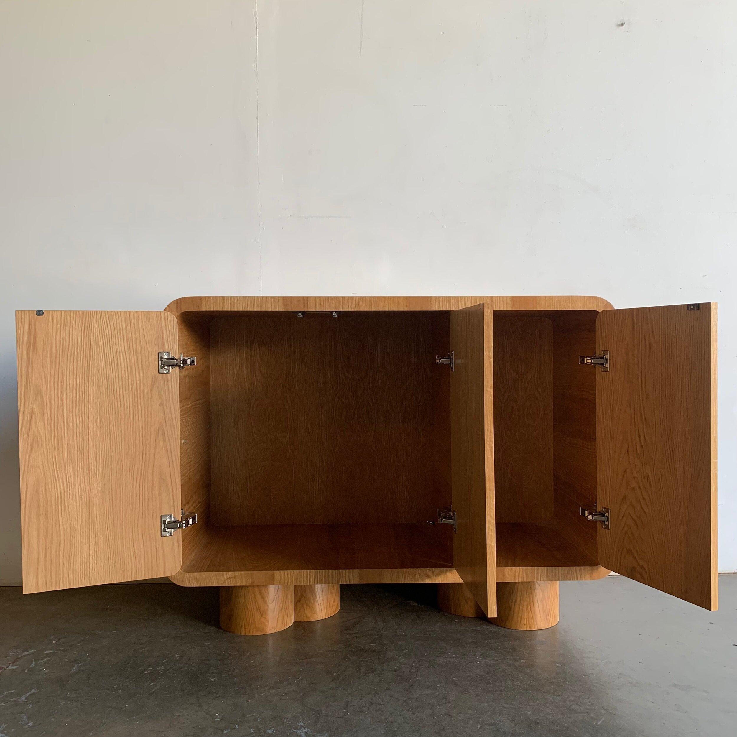 Vintage on Point Waterfall Clover Credenza, Compact Version In Excellent Condition For Sale In Los Angeles, CA
