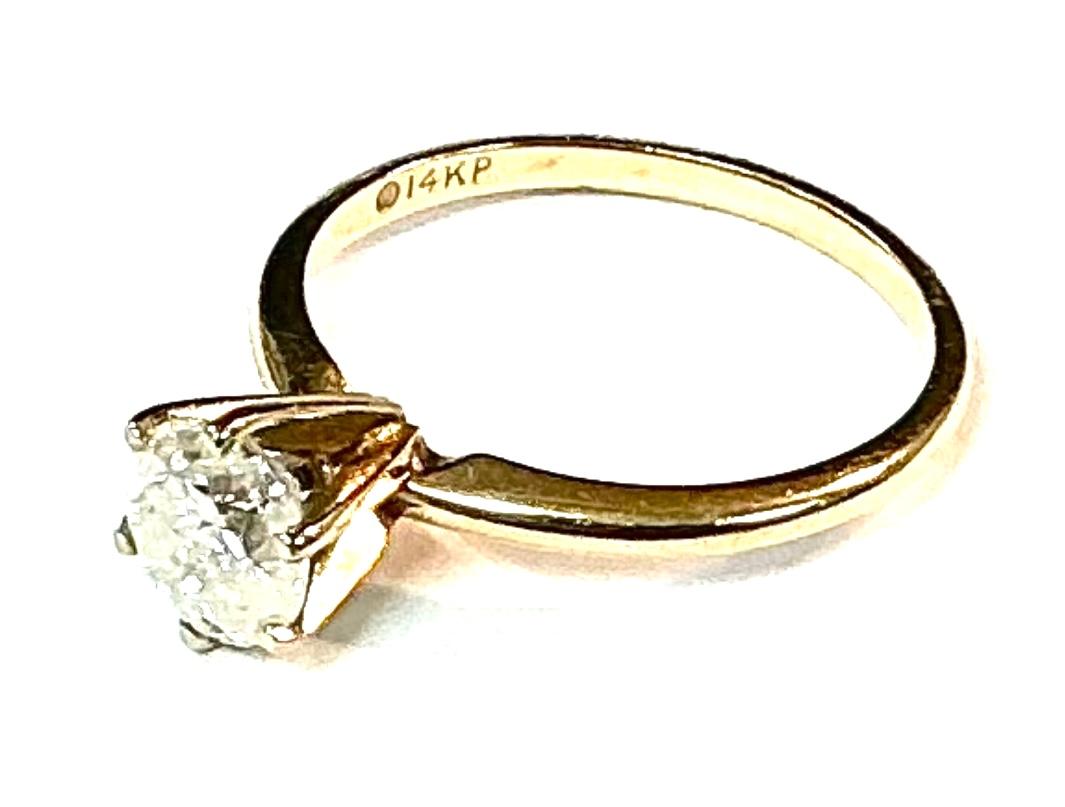 Taille ronde Bague solitaire vintage d'un carat à diamant rond en vente