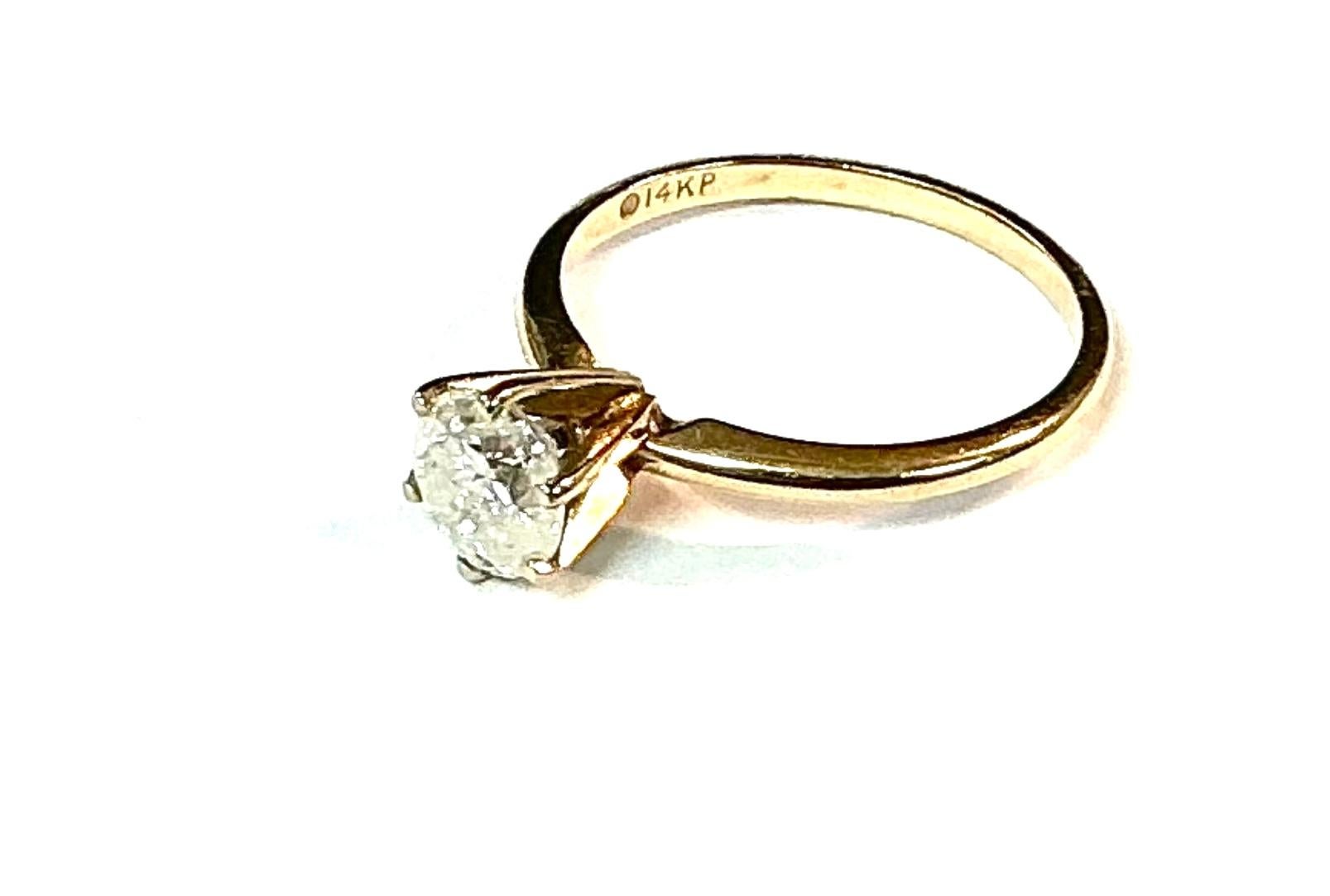 Bague solitaire vintage d'un carat à diamant rond Pour femmes en vente