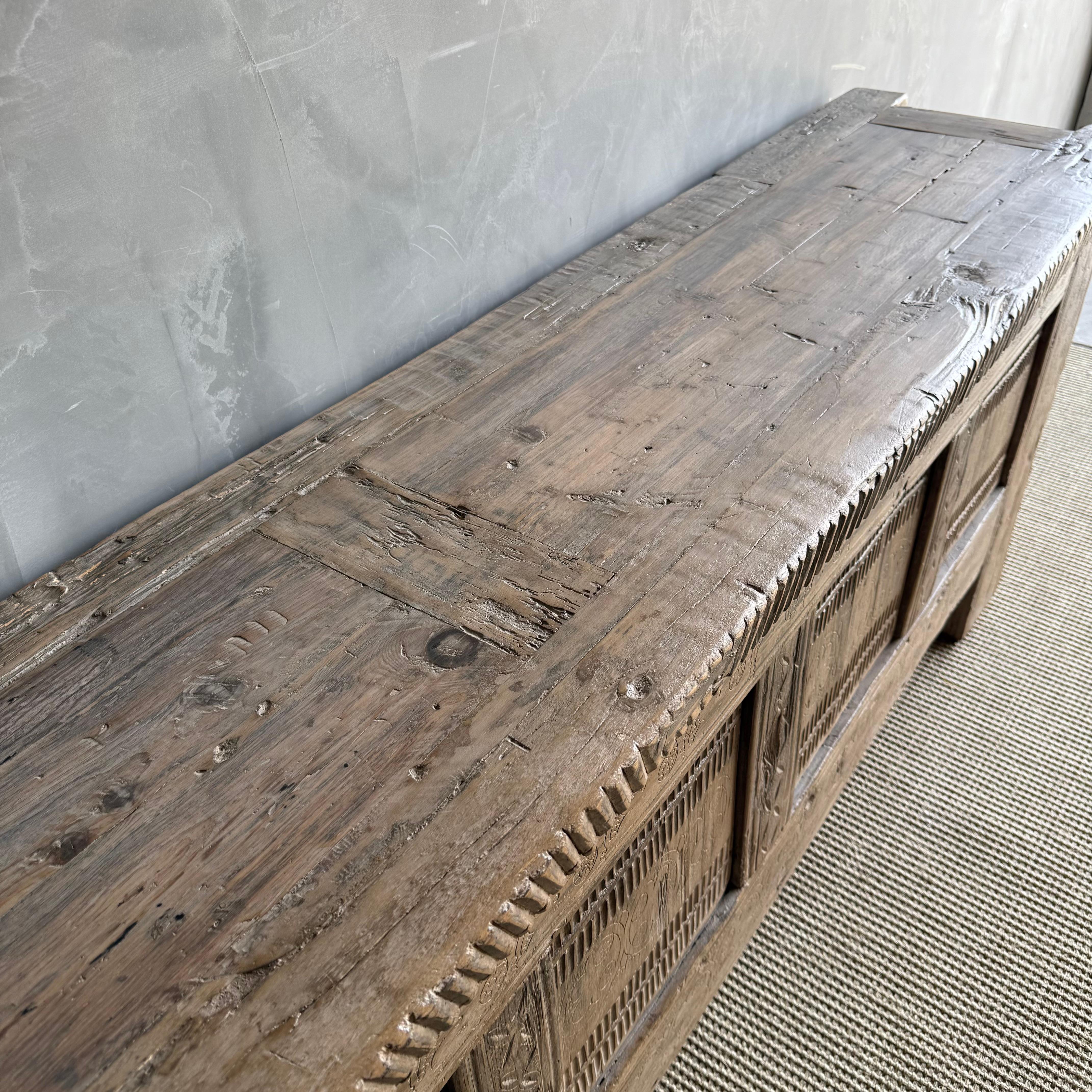 Vintage One of a Kind geschnitzt Holz Schrank oder Sideboard im Angebot 6