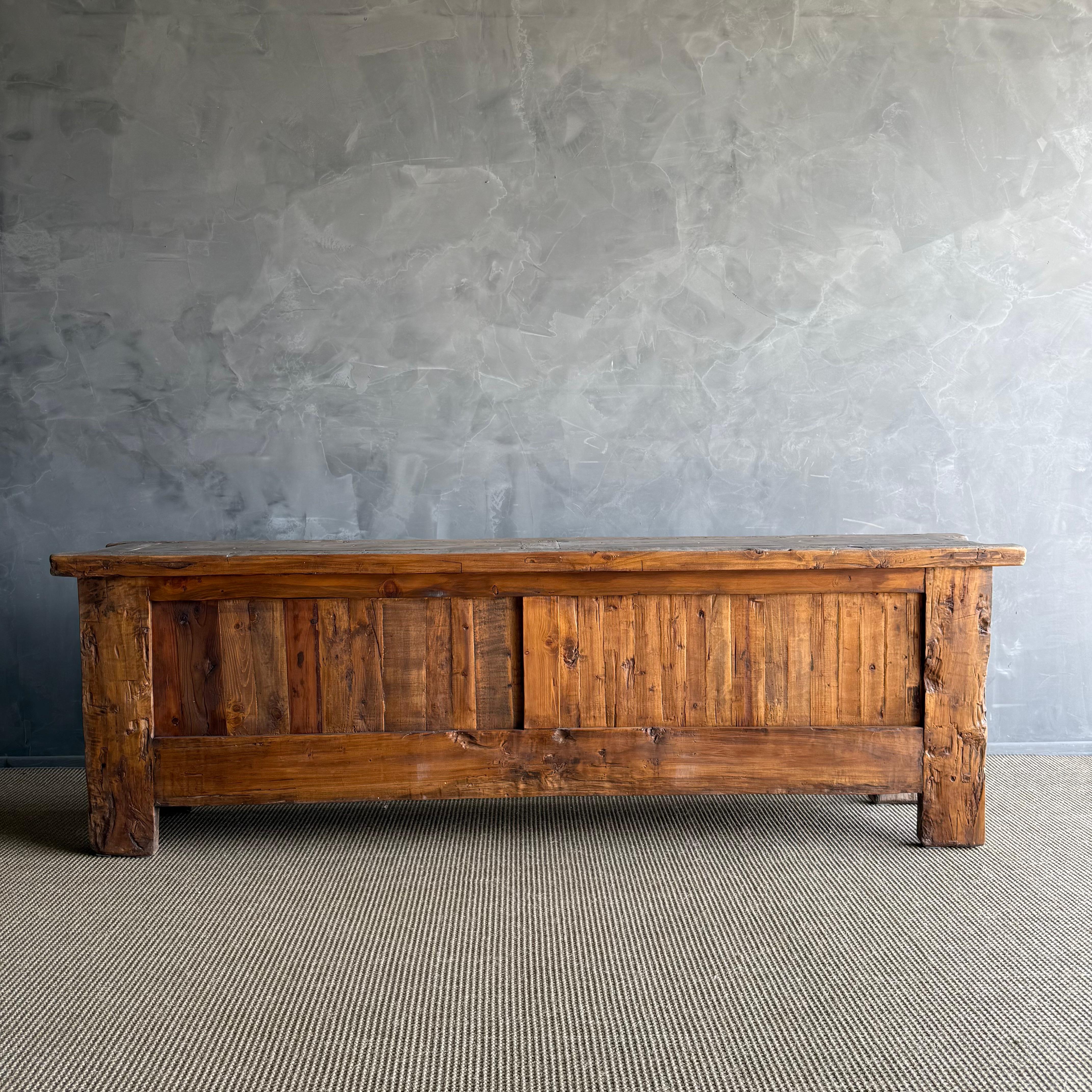 Vintage One of a Kind geschnitzt Holz Schrank oder Sideboard im Angebot 11