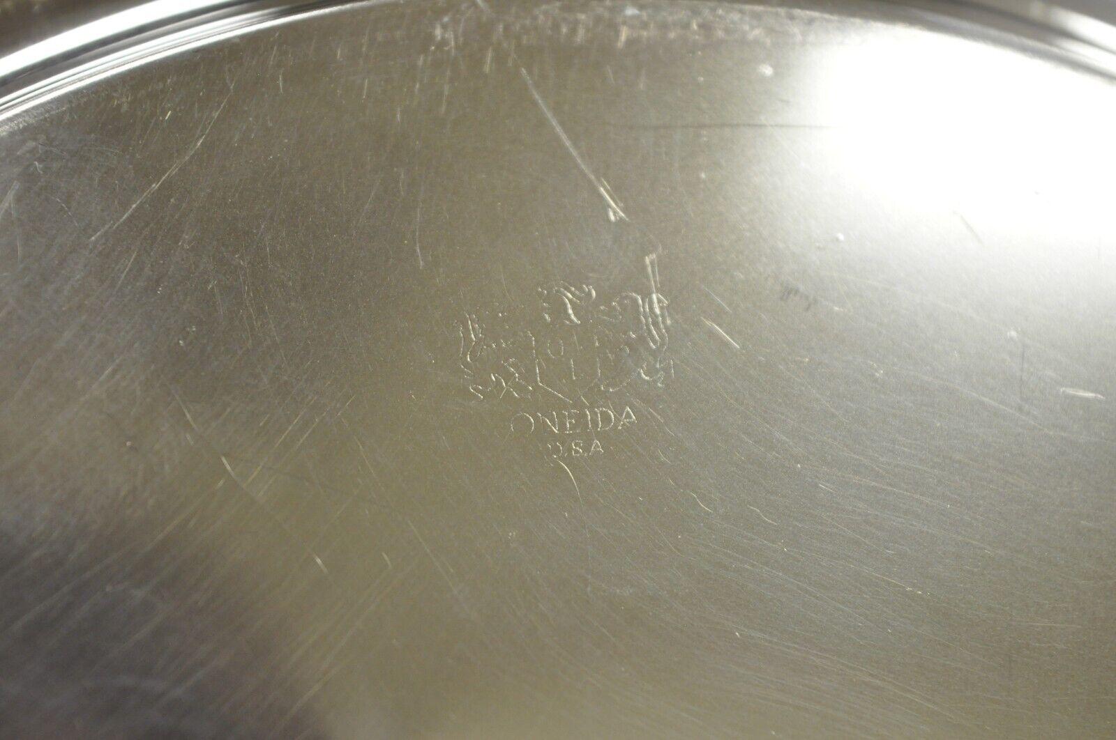 Vintage Oneida Round Silver Plate Serving Tray Platter Dish In Good Condition In Philadelphia, PA
