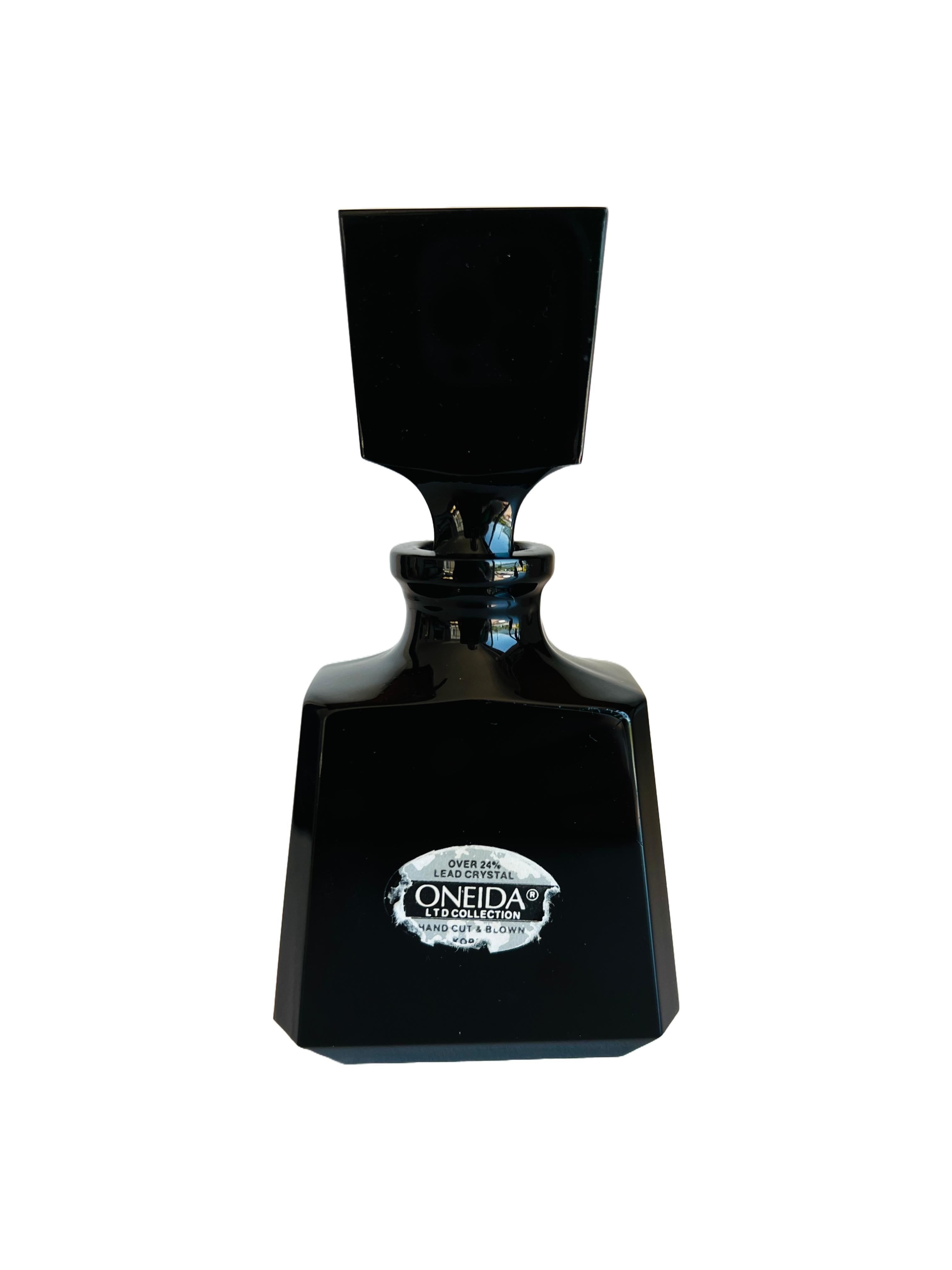 Bouteille de parfum vintage Oneida en cristal de plomb soufflé à la main et en verre noir Bon état à Sausalito, CA