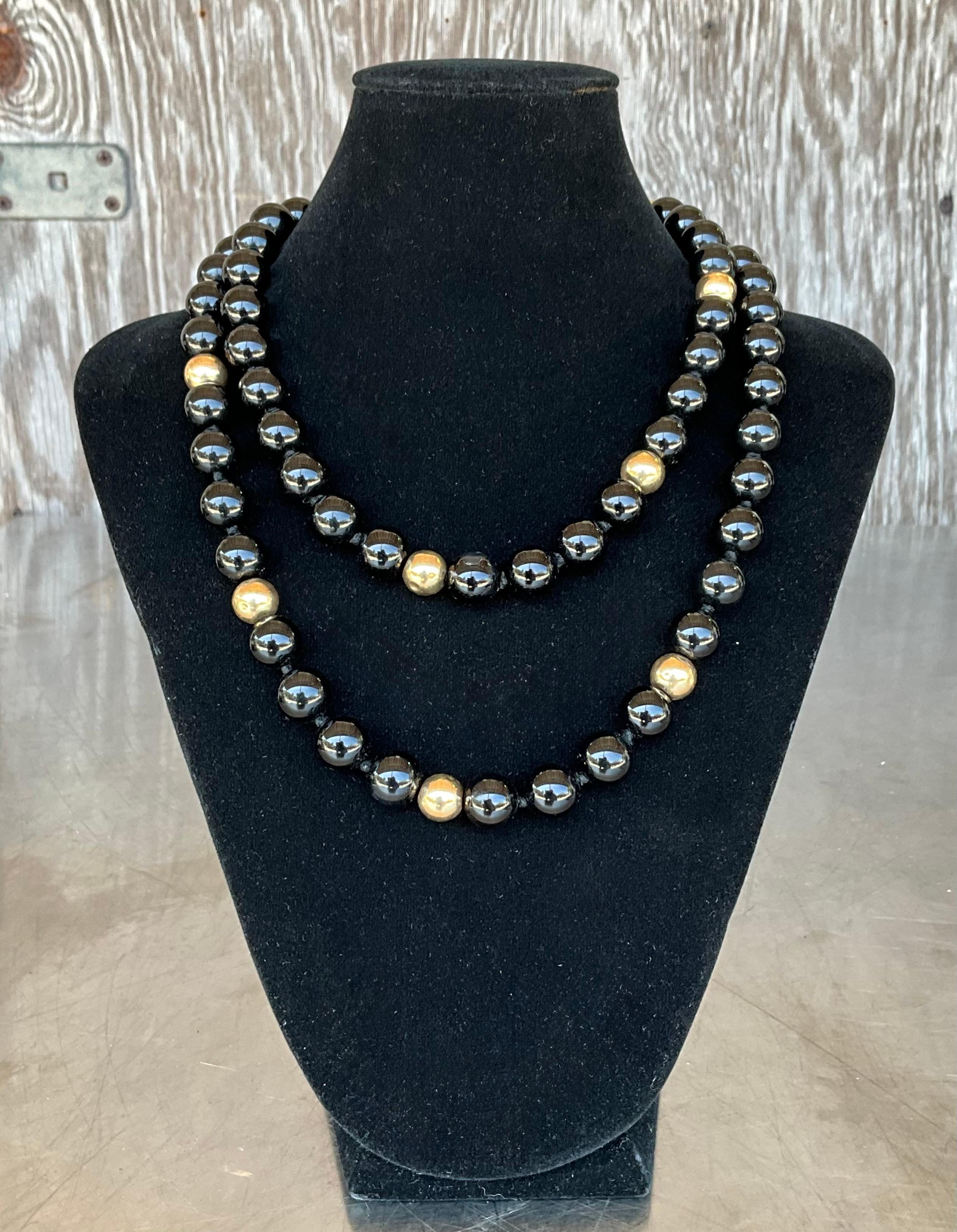 Collana con perline in onice e oro 14k vintage con chiusura a moschettone In condizioni buone in vendita a Lake Worth Beach, FL
