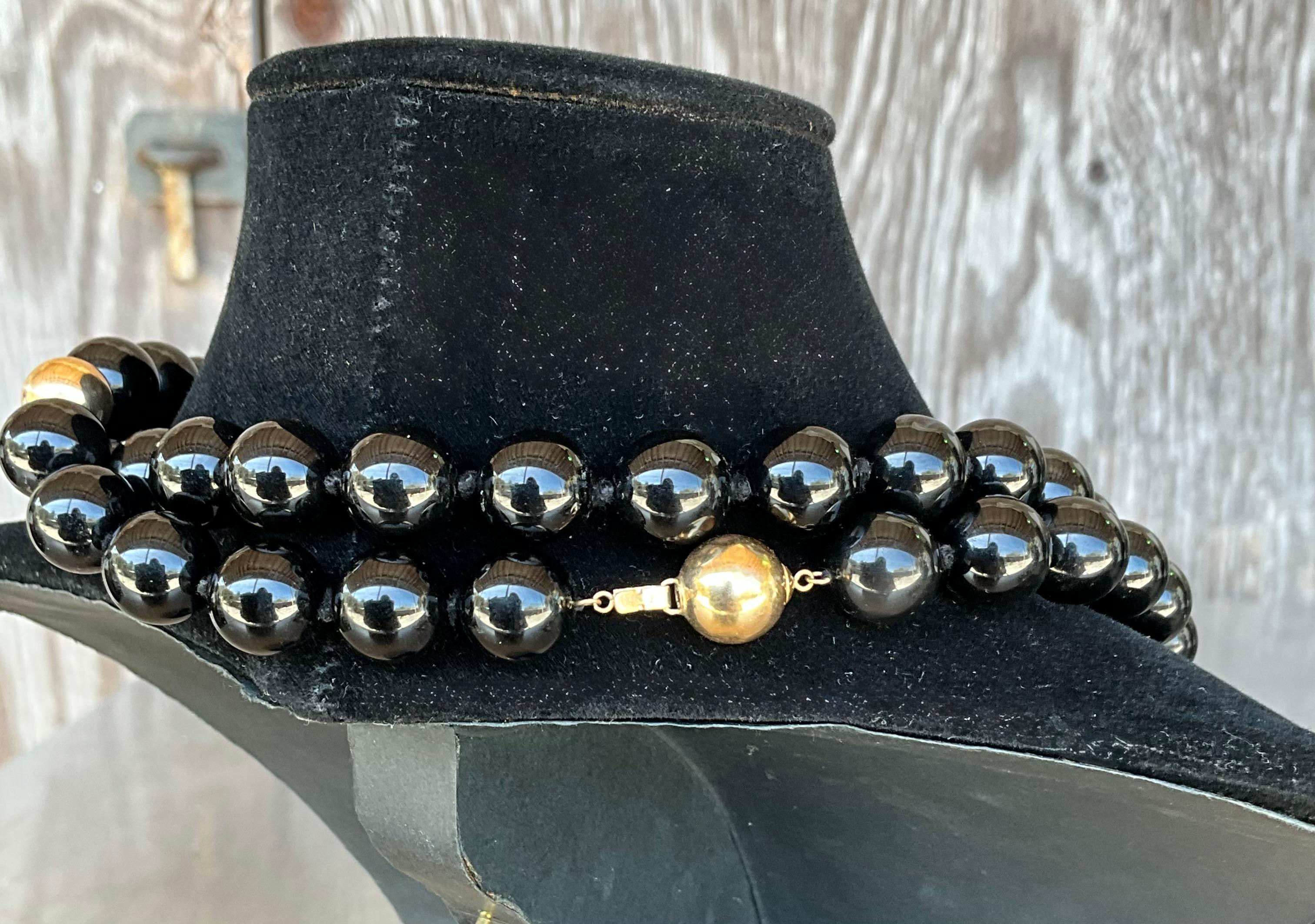 Collana con perline in onice e oro 14k vintage con chiusura a moschettone in vendita 2
