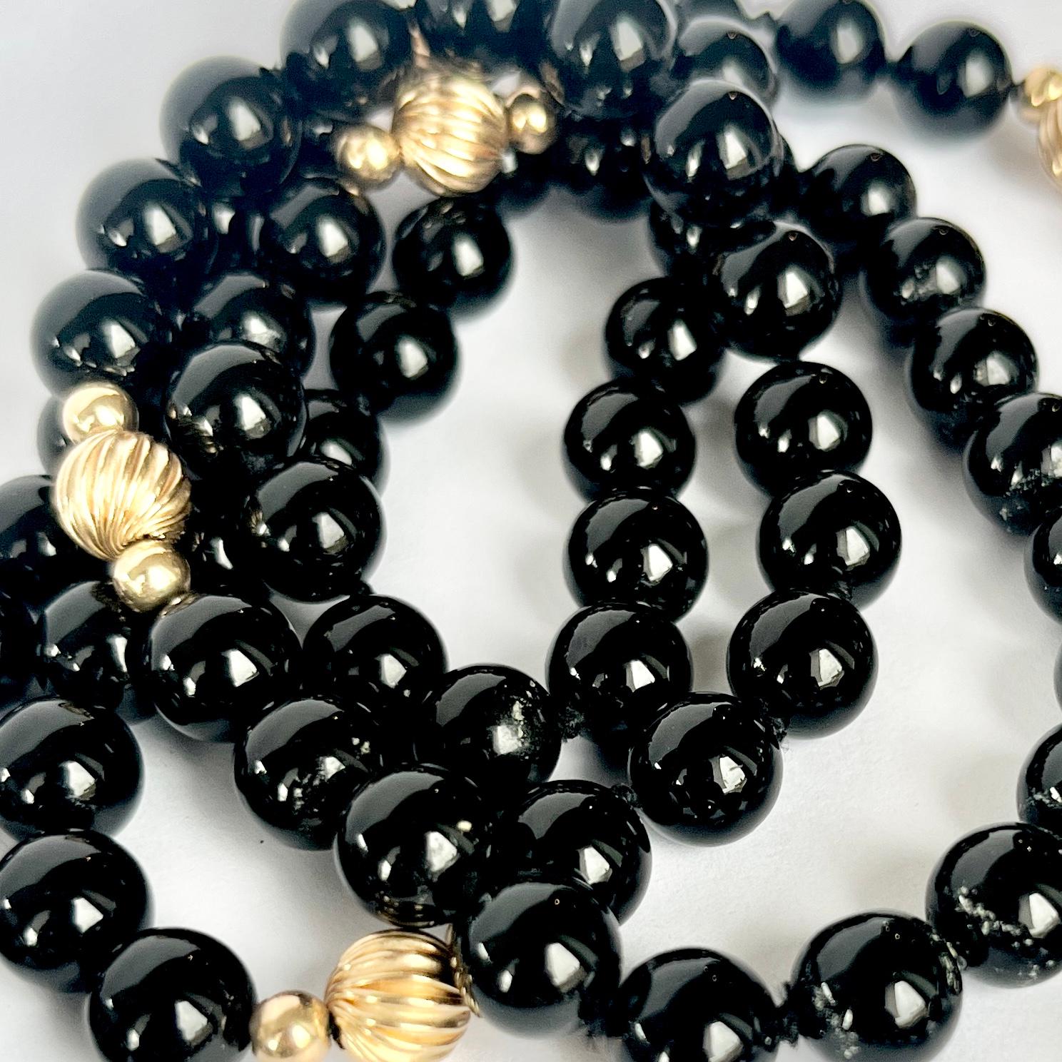 Cabochon Vintage Onyx and 9 Carat Gold Beaded Necklace For Sale