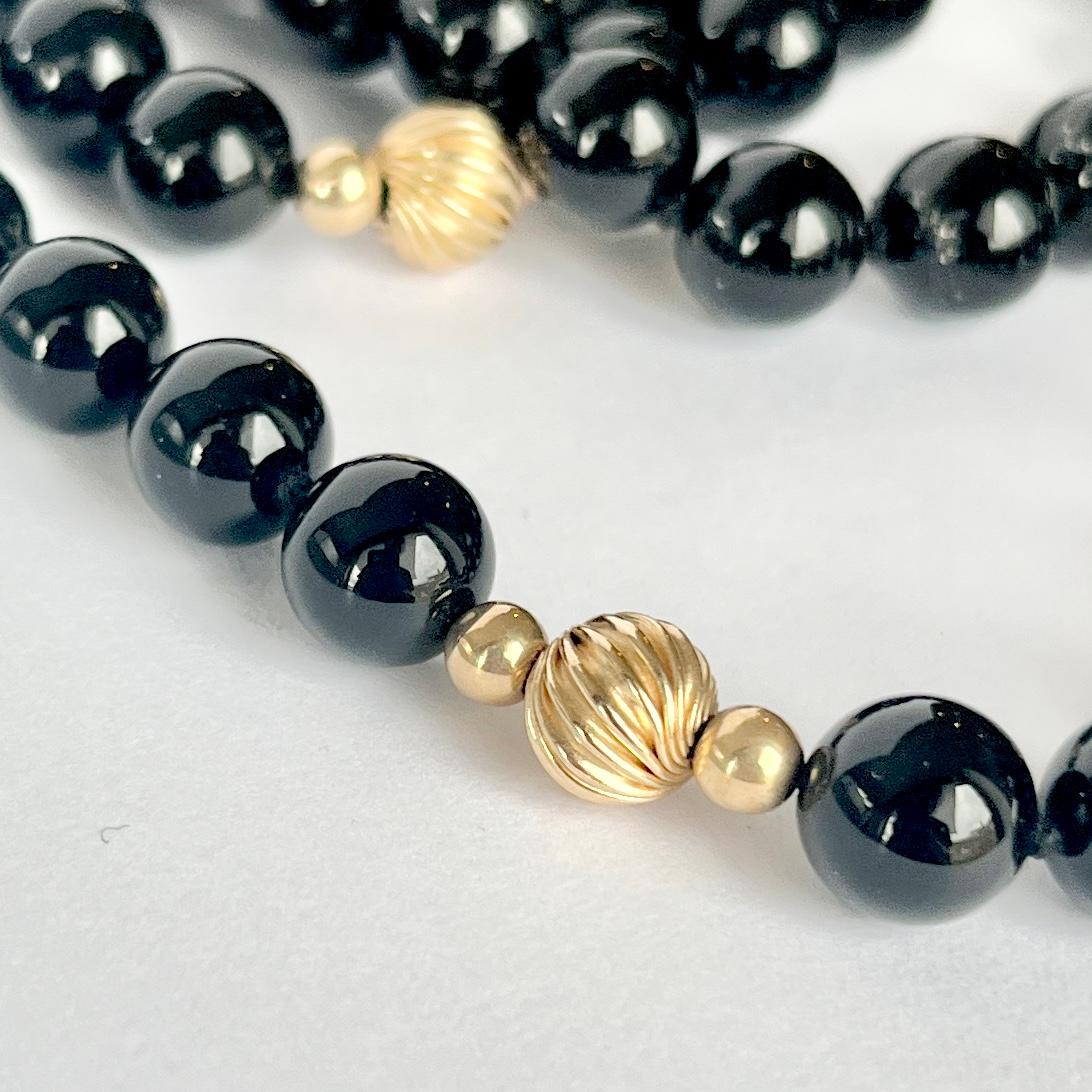 Vintage Onyx and 9 Carat Gold Beaded Necklace In Good Condition For Sale In Chipping Campden, GB