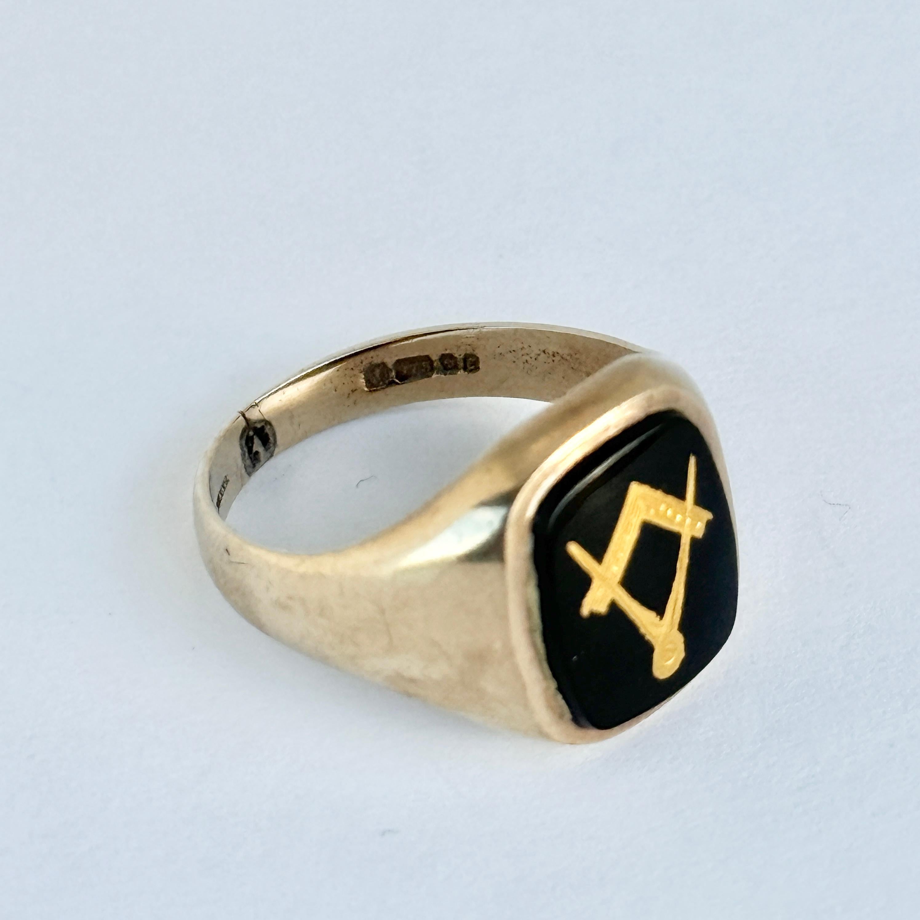Grezzo Anello massonico d'epoca con onice e oro a 9 carati in vendita