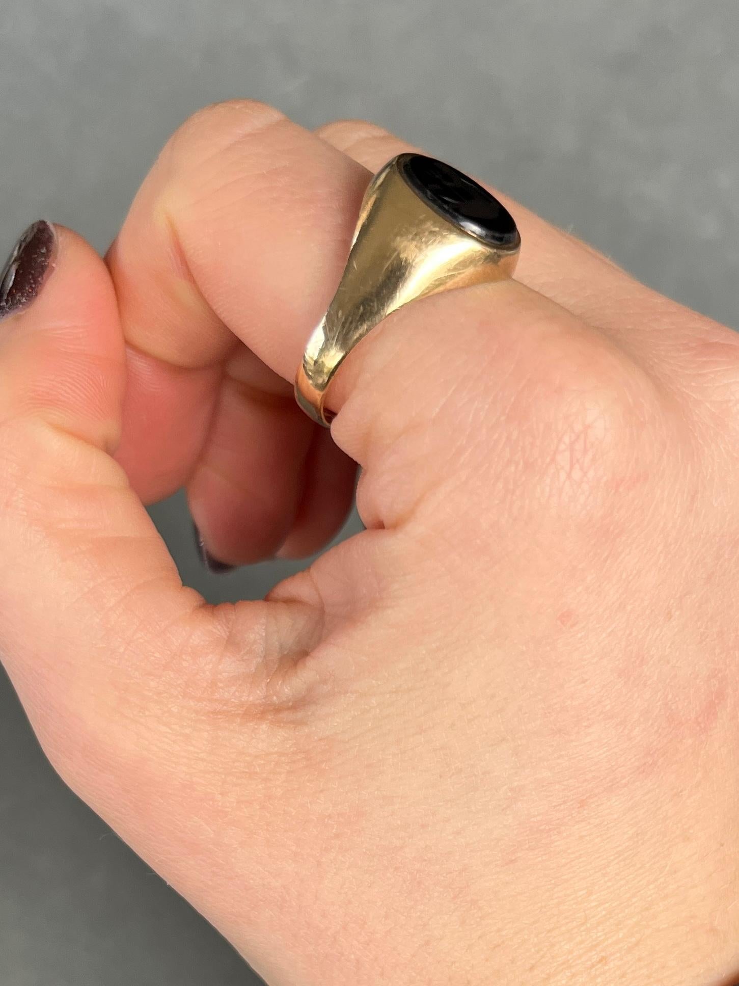 The onyx in this signet ring is in lovely condition and it so glossy! The stone is engraved with an image of a merman and is set within the 9ct gold band. Fully hallmarked Birmingham 1982.

Ring Size: V or 10 1/2 
Stone Dimensions: 12x10mm 

Weight: