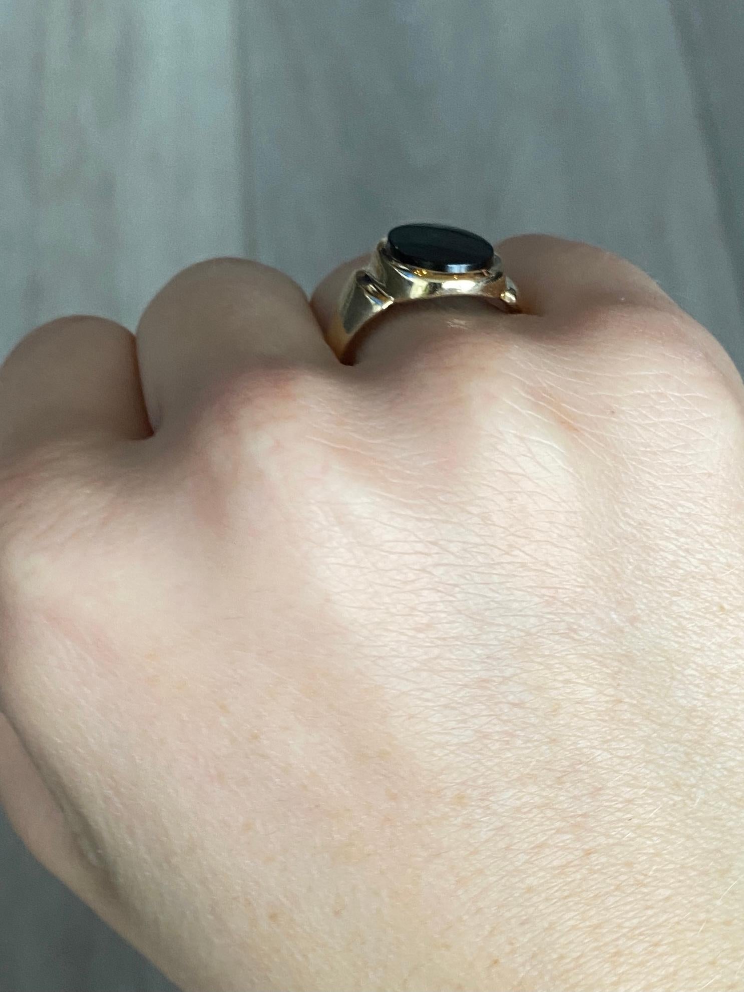 The onyx in this signet ring is in lovely condition and it so glossy! The stone is set within the 9ct gold  band. Fully Hallmarked London 1970. 

Ring Size: P or 7 3/4 
Stone Dimensions: 12x10mm 

Weight: 3.4g
