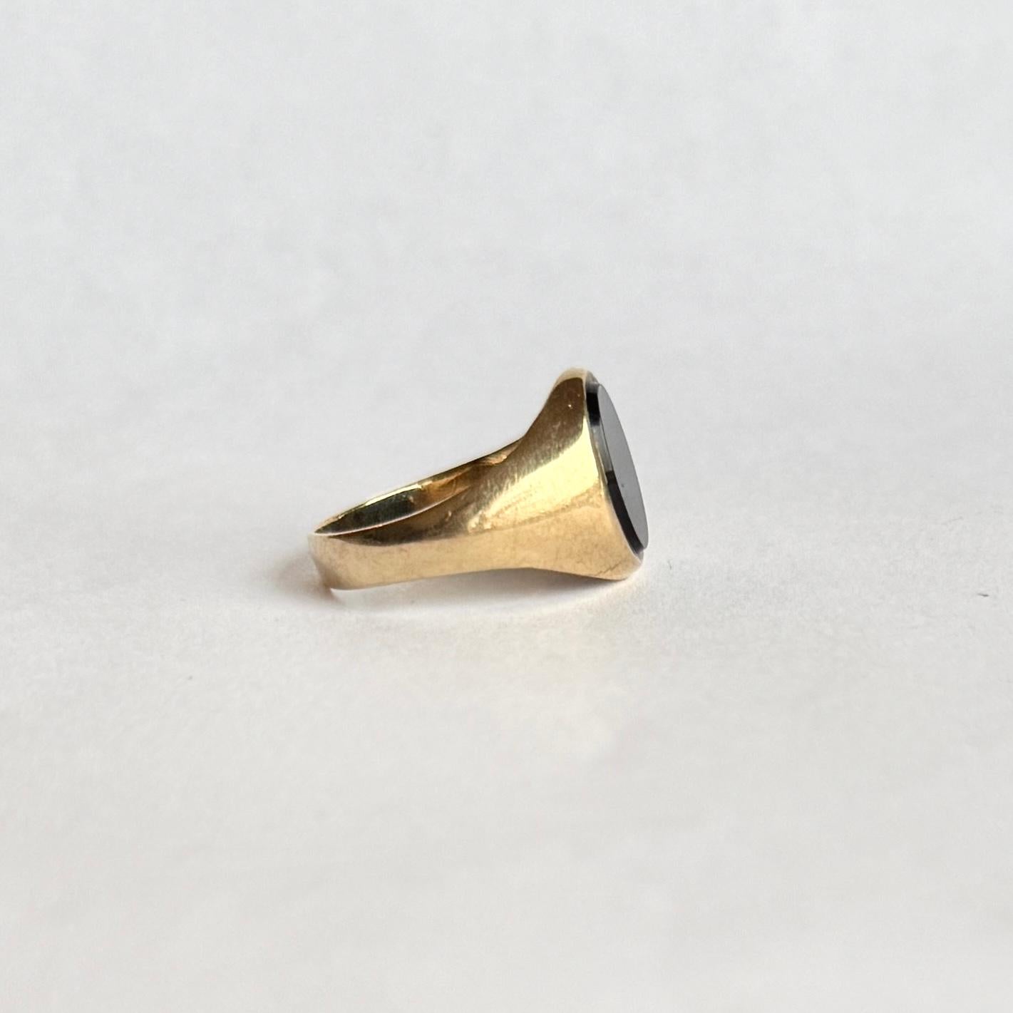 The Onyx stone is set within the 9ct gold band. hallmarked Sheffield 1991. 

Ring Size: T or 9 1/2 
Stone Dimensions: 12x10mm 

Weight: 2.6g