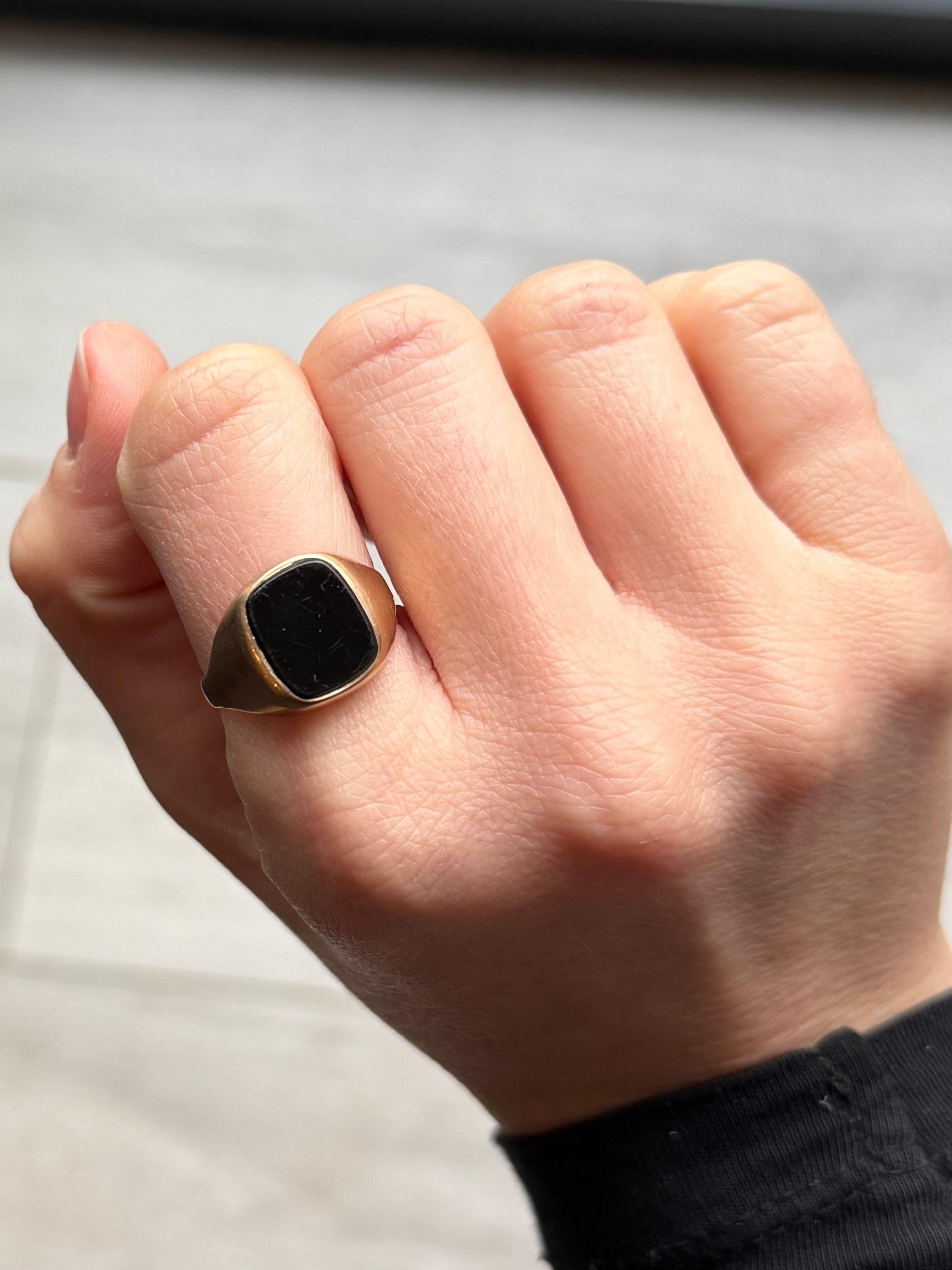The Onyx stone is set within the 9ct gold band. hallmarked Birmingham 1972. 

Ring Size: S or 9 
Stone Dimensions: 12x10mm 

Weight: 3.3g