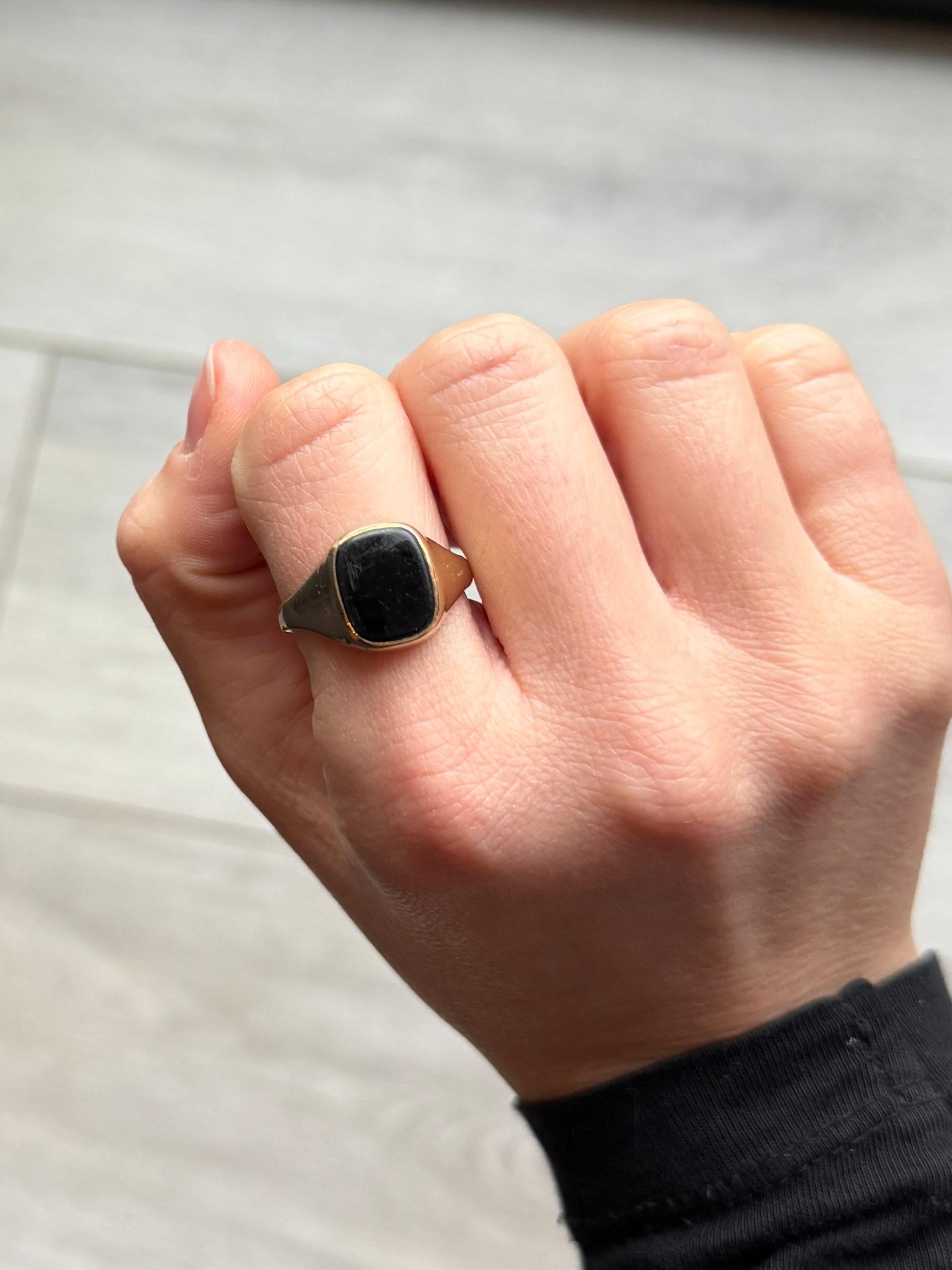 Oval Cut Vintage Onyx and 9 Carat Gold Signet Ring For Sale