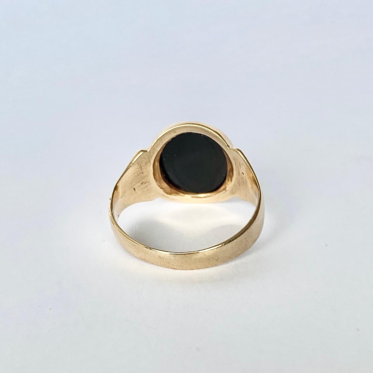 Vintage Onyx and 9 Carat Gold Signet Ring In Good Condition In Chipping Campden, GB