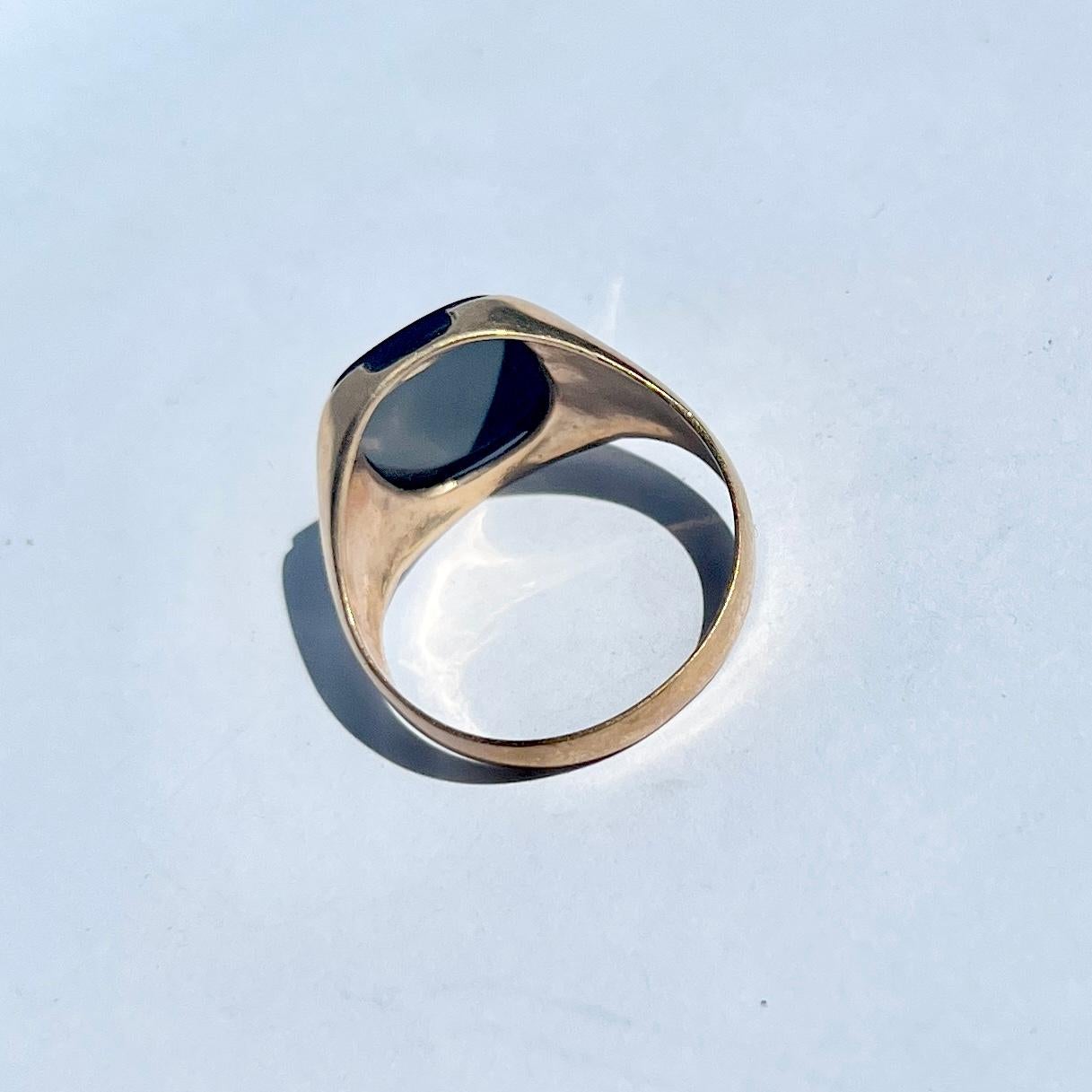 Vintage Onyx and 9 Carat Gold Signet Ring In Good Condition In Chipping Campden, GB