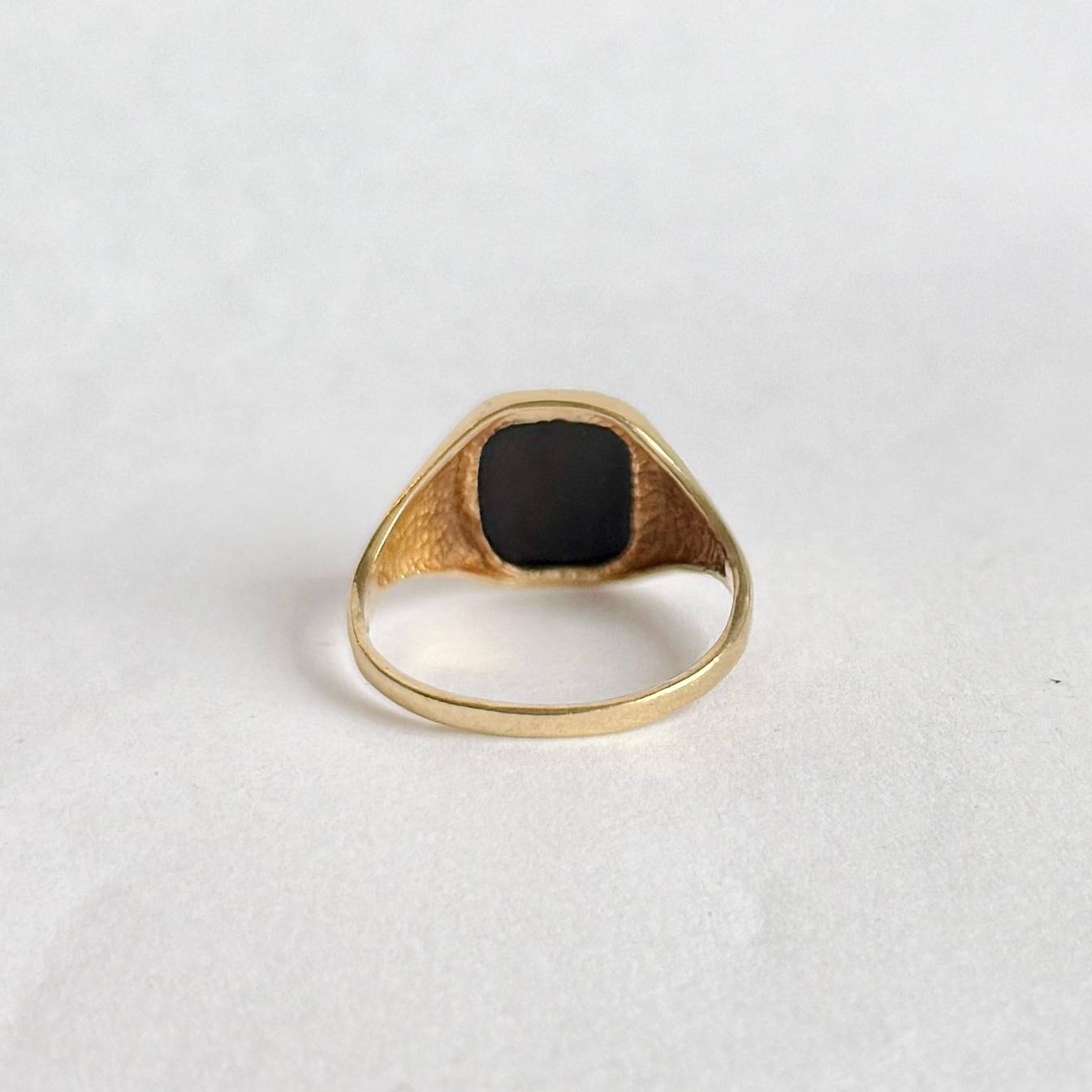 Vintage Onyx and 9 Carat Gold Signet Ring In Good Condition For Sale In Chipping Campden, GB