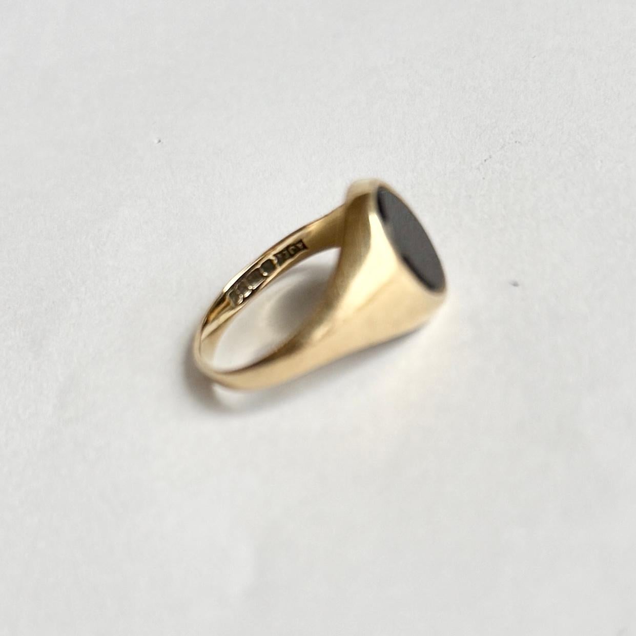 Vintage Onyx and 9 Carat Gold Signet Ring In Good Condition In Chipping Campden, GB