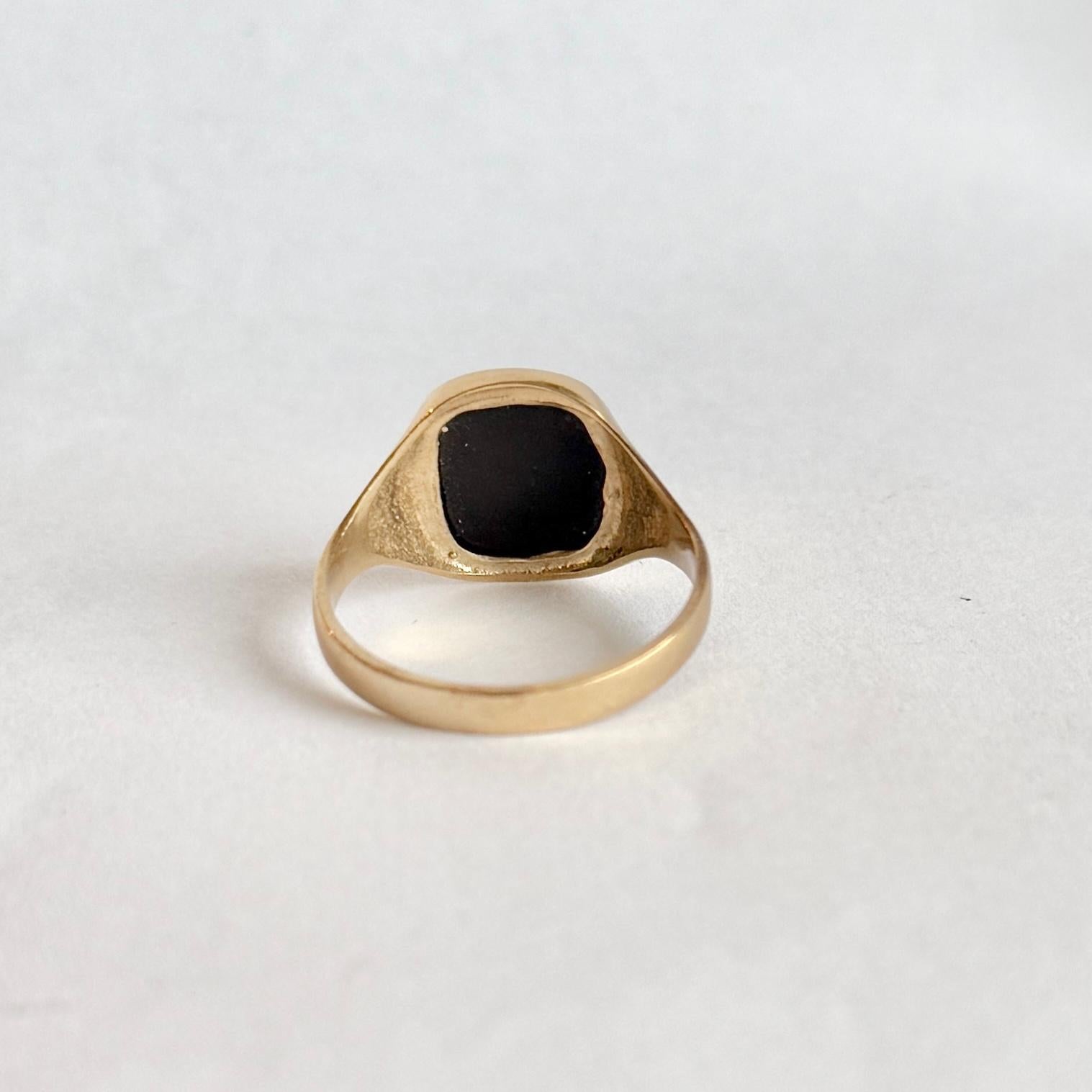Vintage Onyx and 9 Carat Gold Signet Ring In Good Condition In Chipping Campden, GB