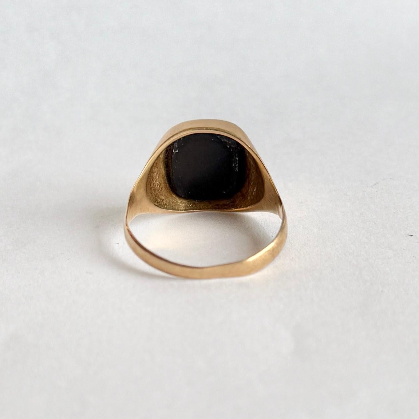 Vintage Onyx and 9 Carat Gold Signet Ring In Good Condition For Sale In Chipping Campden, GB