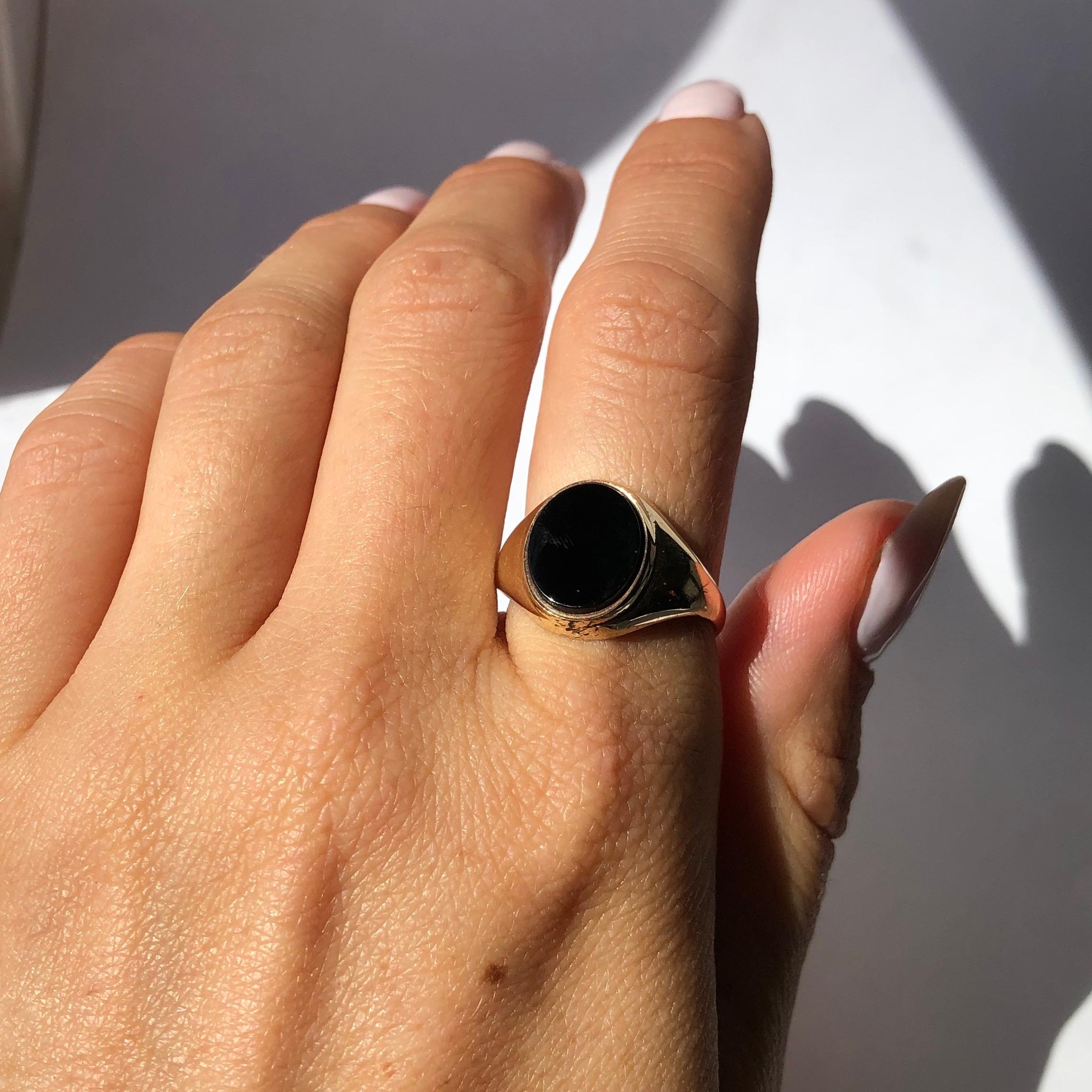 Vintage Onyx and 9 Carat Gold Signet Ring In Good Condition In Chipping Campden, GB