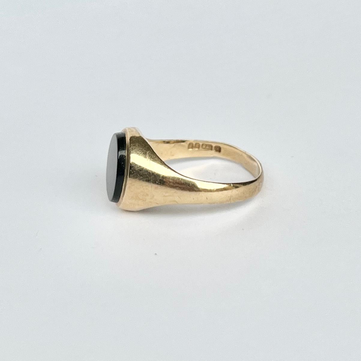 Women's or Men's Vintage Onyx and 9 Carat Gold Signet Ring For Sale