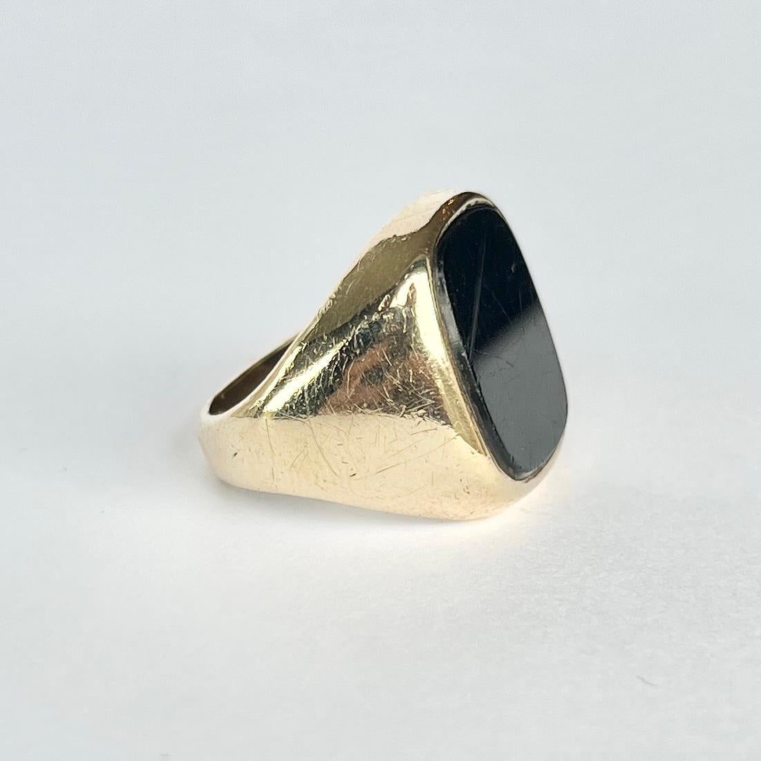 Women's or Men's Vintage Onyx and 9 Carat Gold Signet Ring For Sale