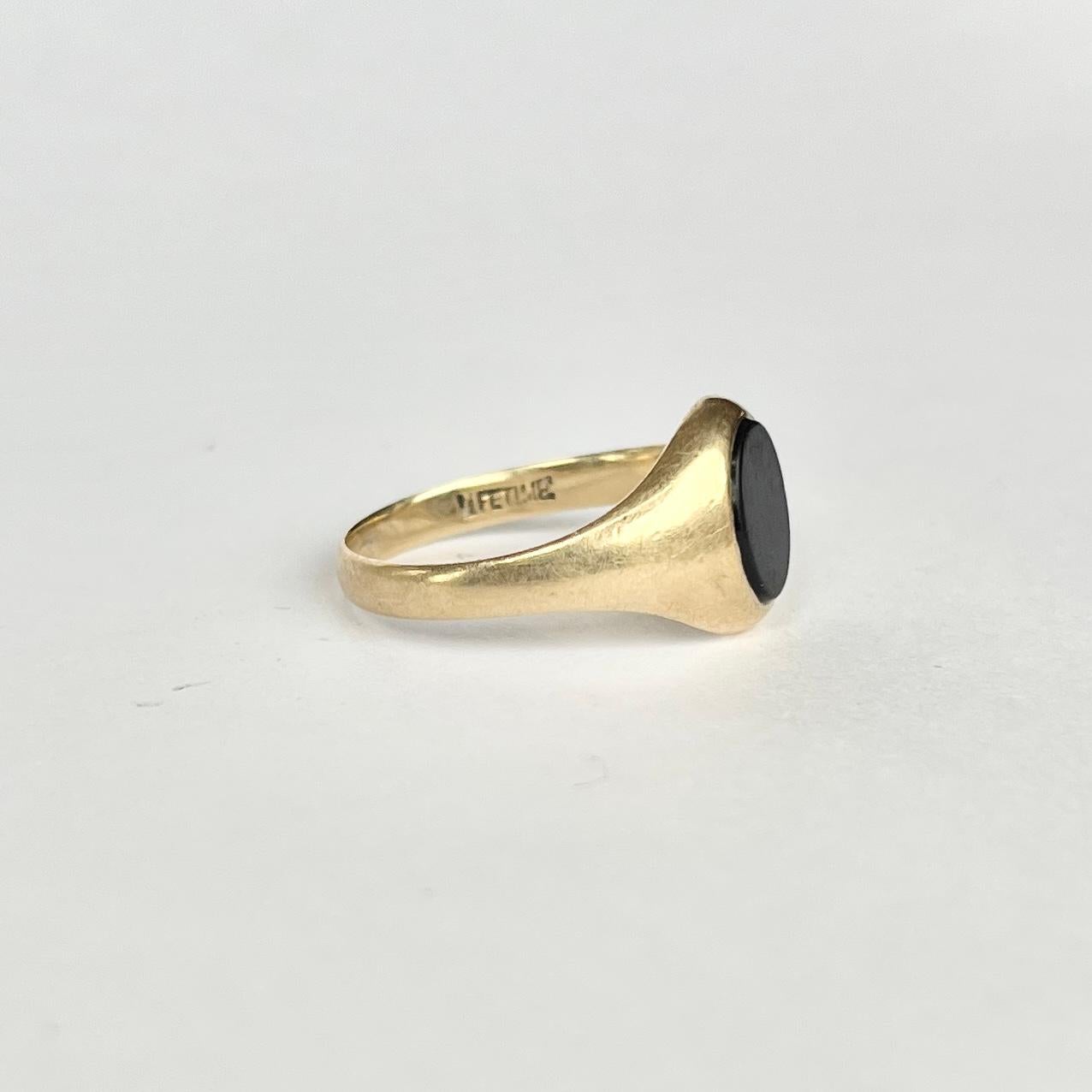 Women's or Men's Vintage Onyx and 9 Carat Gold Signet Ring For Sale