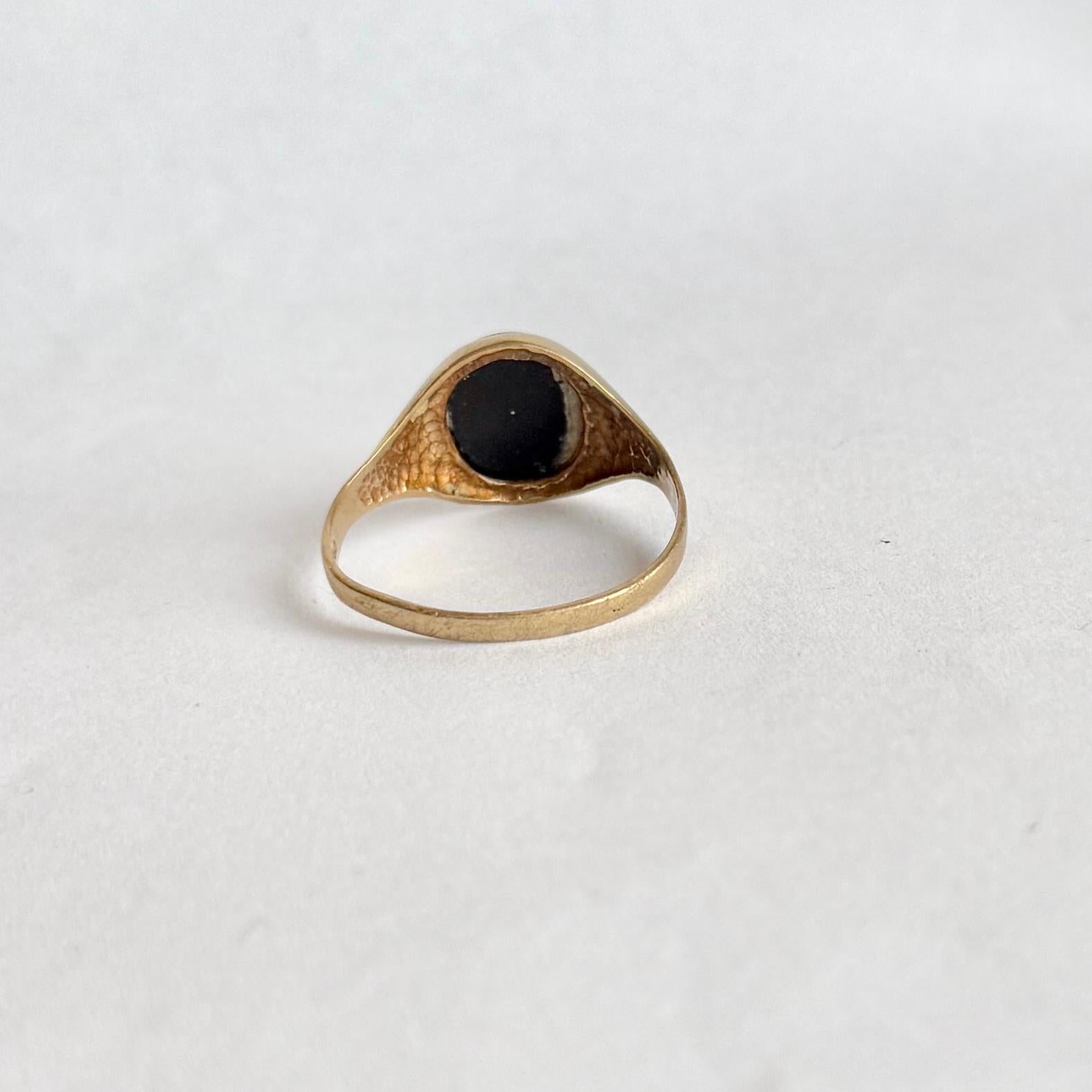 Women's or Men's Vintage Onyx and 9 Carat Gold Signet Ring For Sale