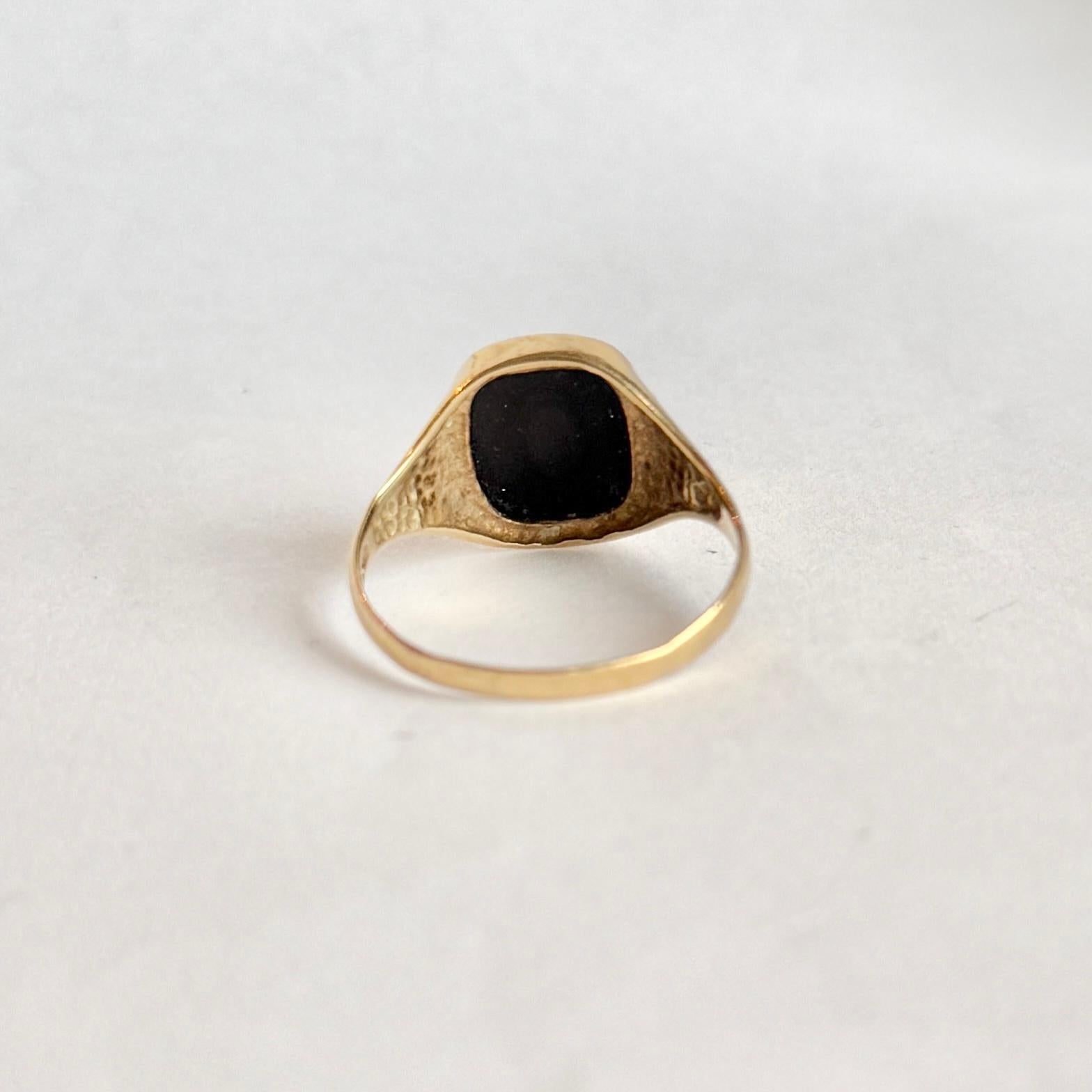 Women's or Men's Vintage Onyx and 9 Carat Gold Signet Ring For Sale