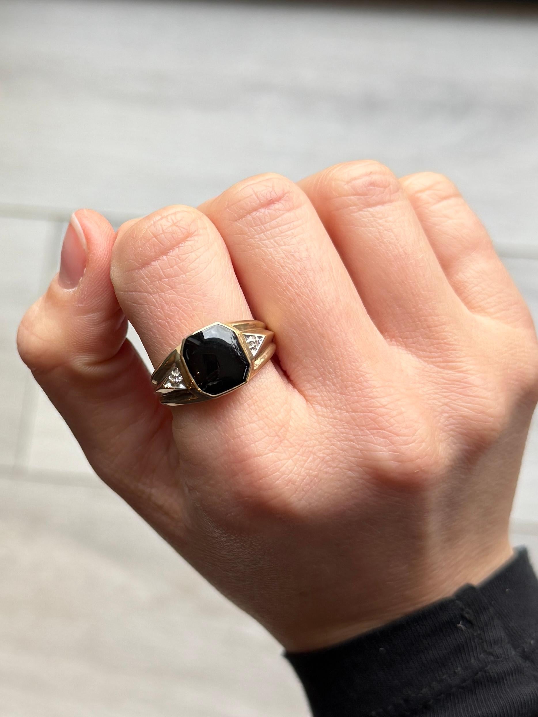 The glossy onyx is set in a simple 9 carat gold setting. The shoulders hold a diamond point each. Please note there is a crack in the stone as you can see in the image however the stone is secure. 

Ring Size: S 1/2 or 9 1/2
Onyx Dimensions: