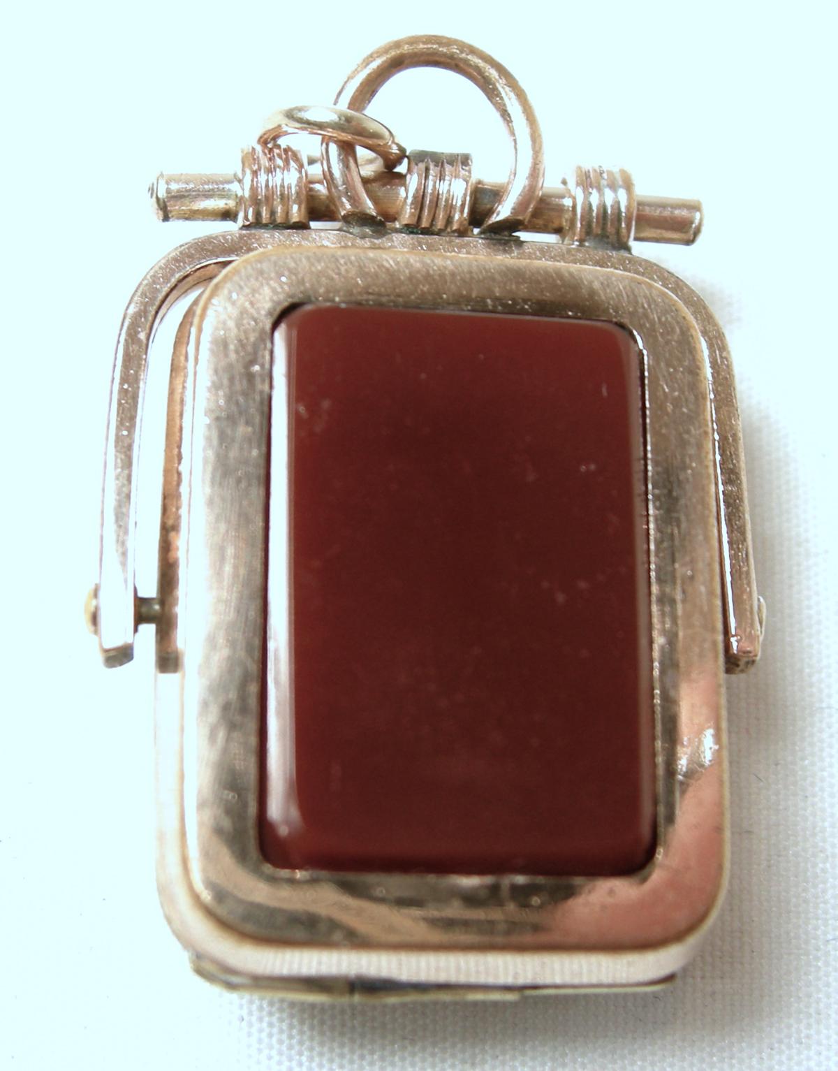 Vintage Onyx & Carnelian Gold Filled Intaglio Locket Pendant  In Good Condition For Sale In New York, NY