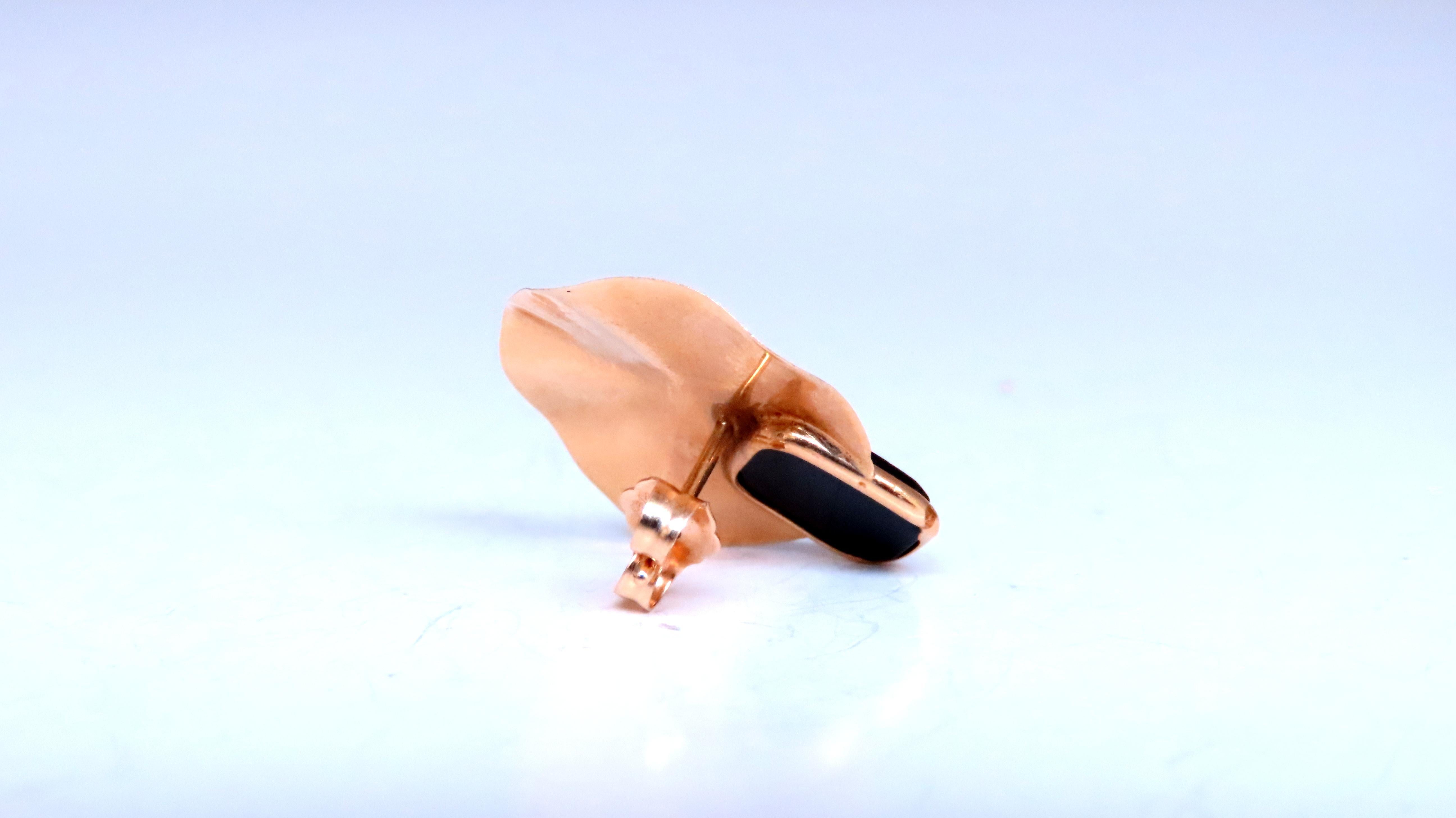 6 x 5mm Black Onyx earrings
20mm wide
14kt yellow gold
2.3 grams