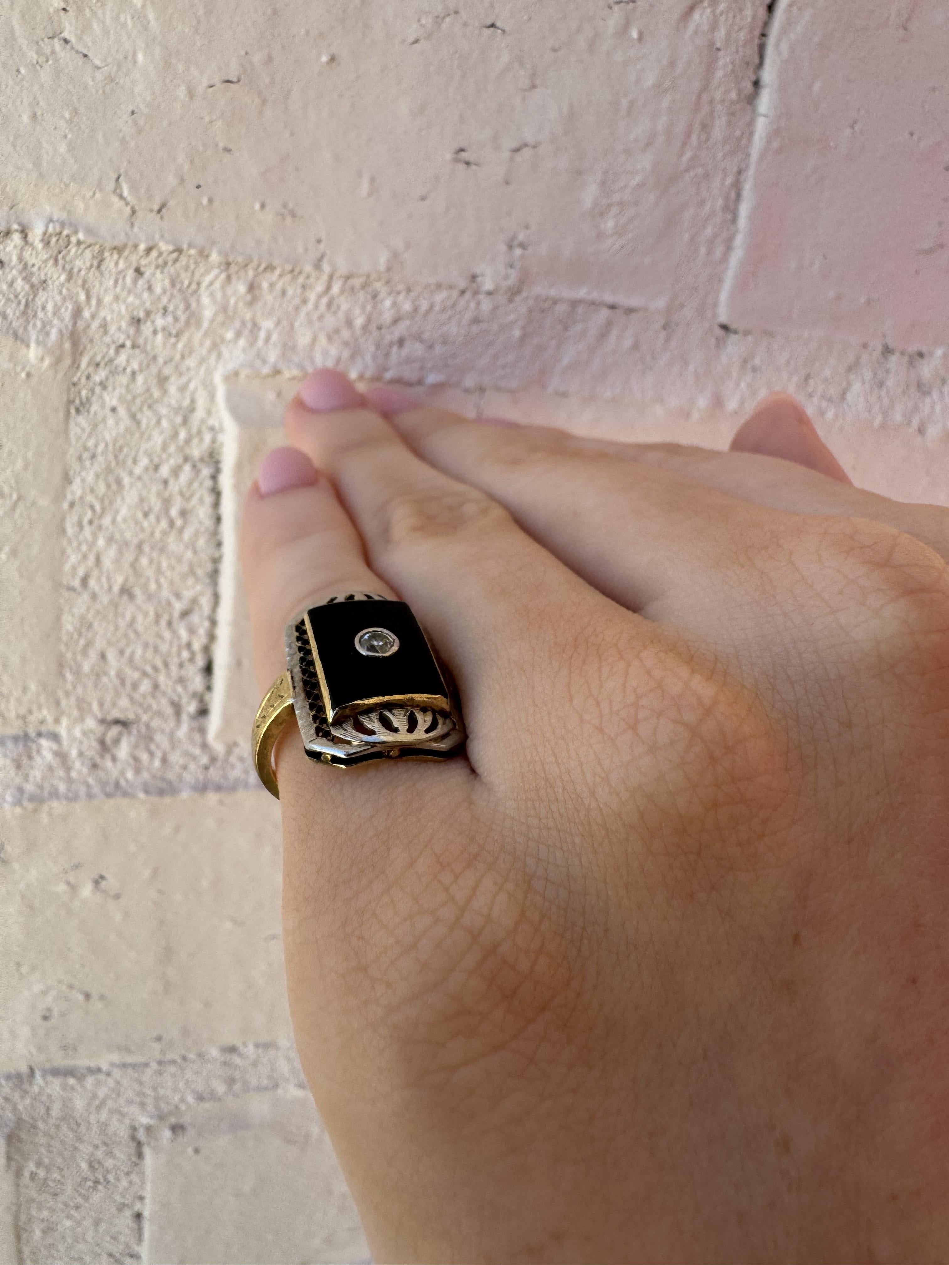 Vintage Onyx & Diamond Two Toned Gold Cocktail Ring In Good Condition For Sale In Montgomery, AL