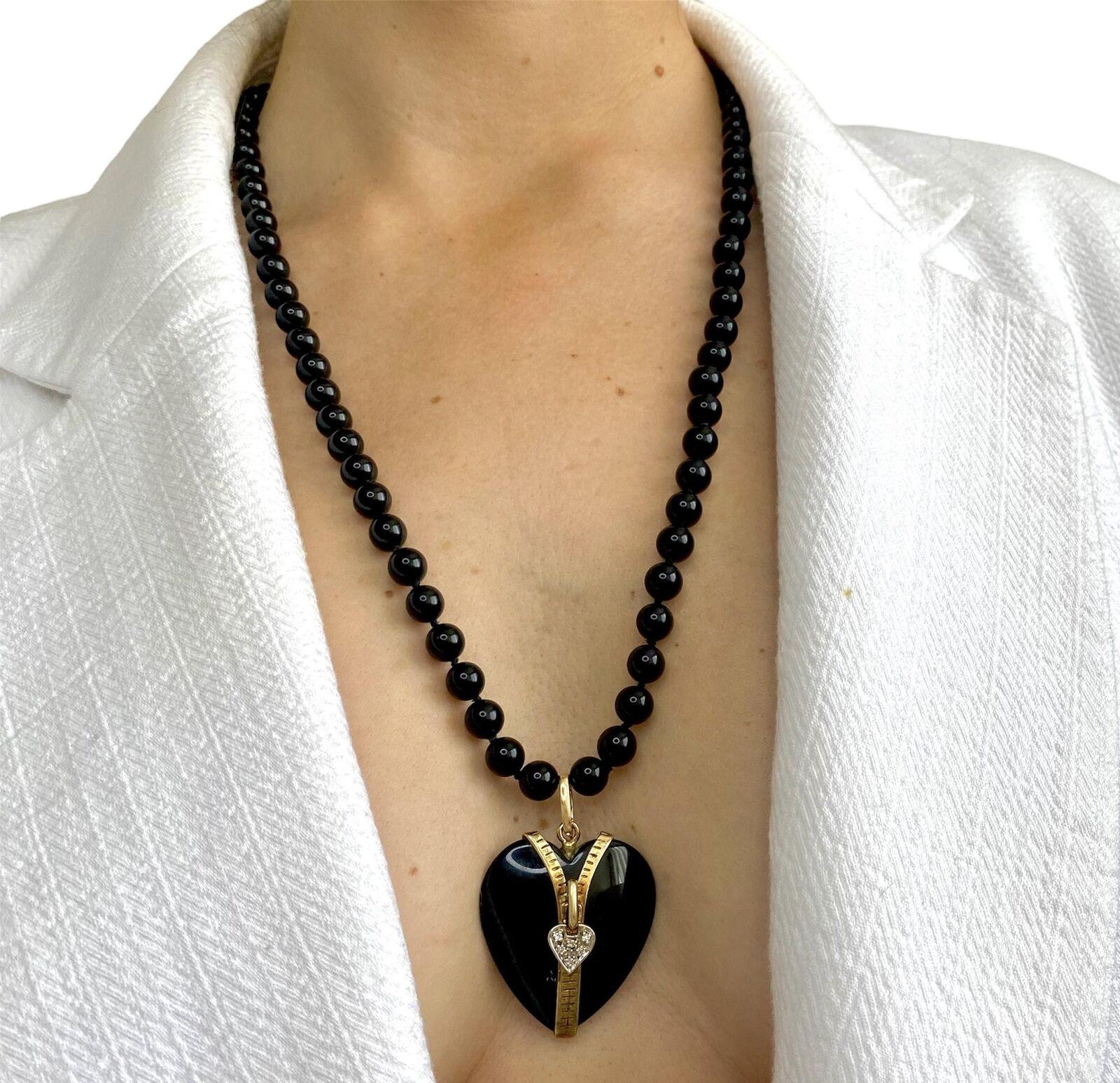 Vintage Onyx Heart Necklace 14K Yellow Gold With Diamonds 53.76G
Specifications:

·        Pre-Owned (Great condition)

·        Metal: 14K Yellow Gold (Au 54 - 58.3%)

·        Weight: 53.76Gr

·        Main Stone: Onyx

. Secondary stones: Diamonds