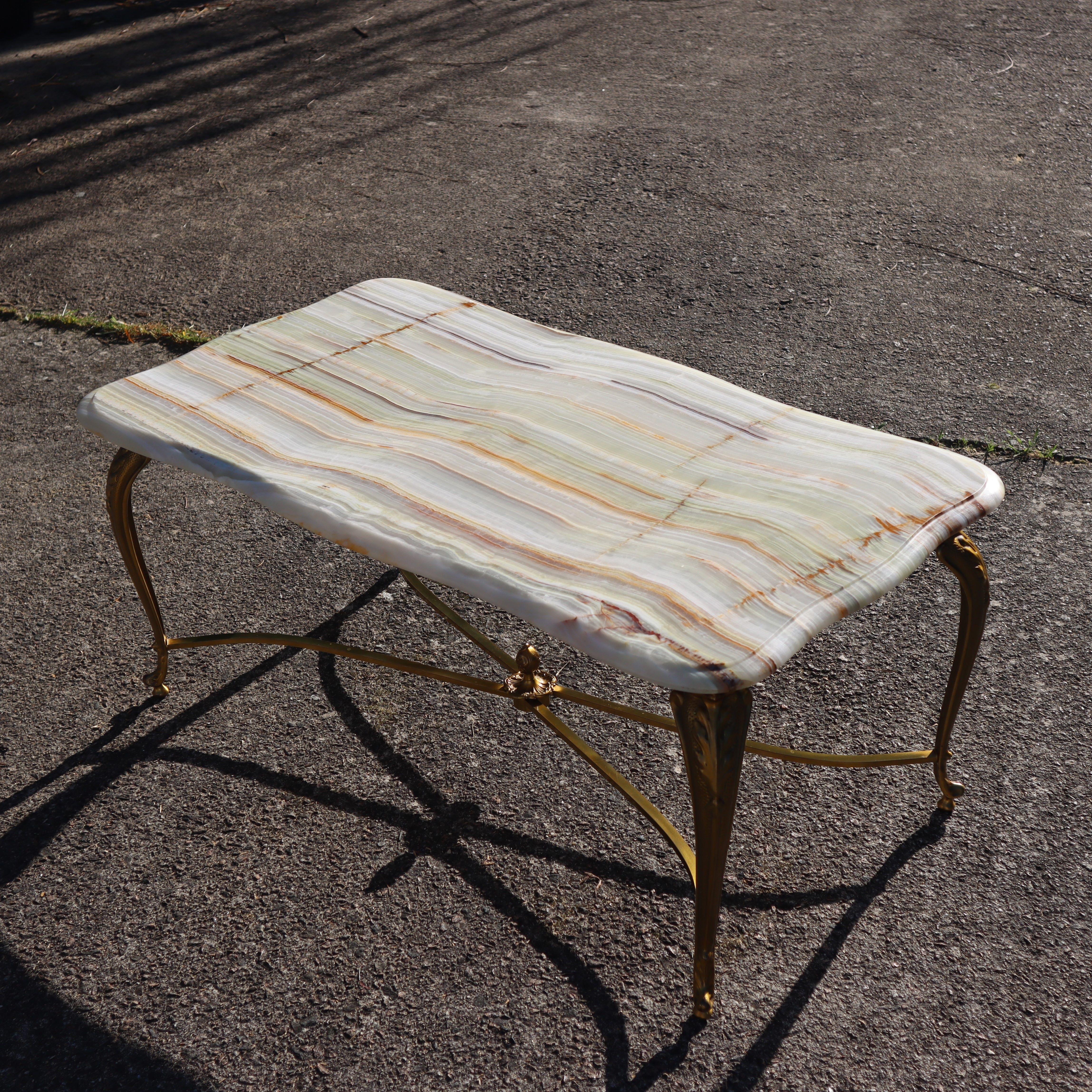 Laiton Vintage Onyx Marble and Brass Cocktail Table-Lounge Table Regency Style-70s en vente