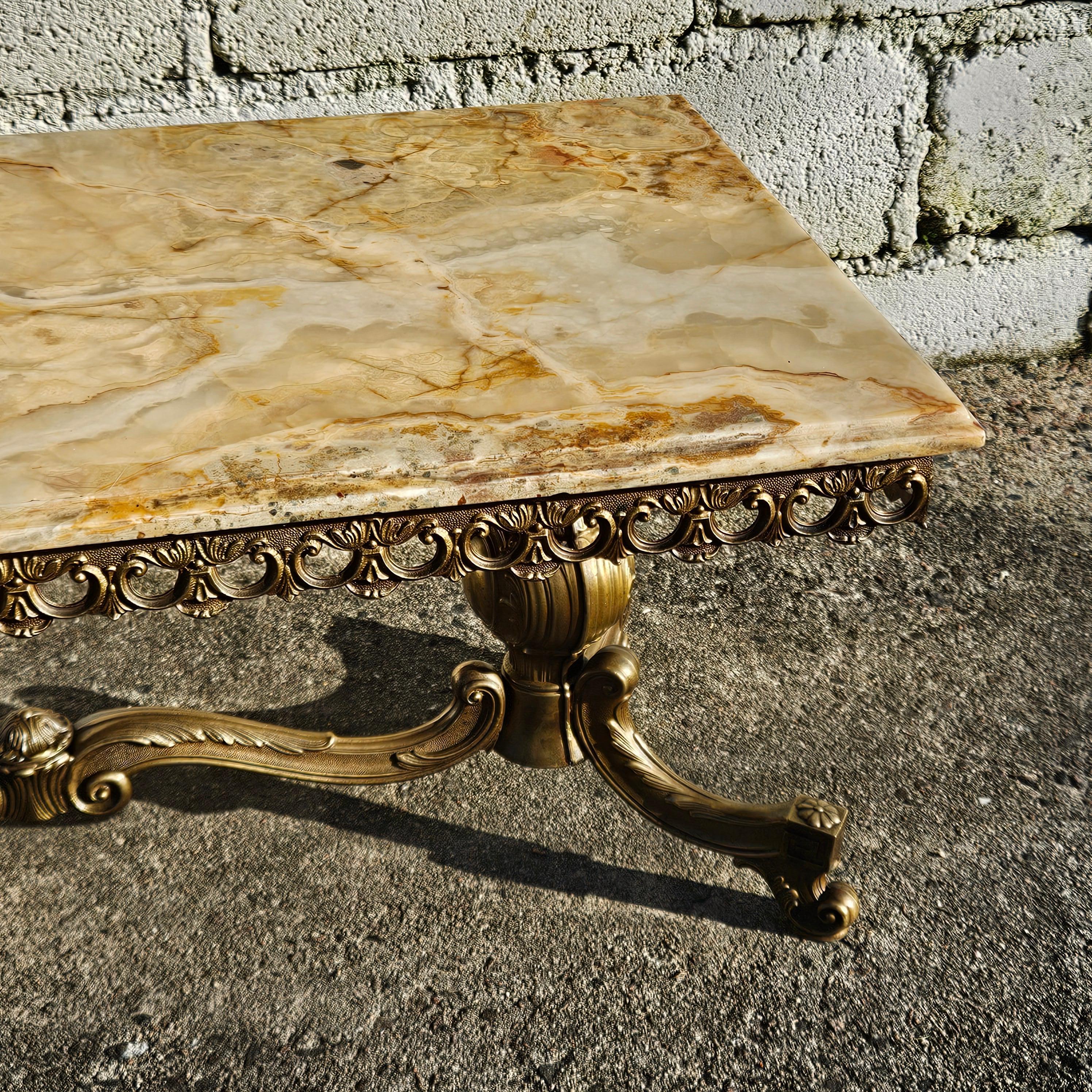 Vintage Onyx Marble and Brass Coffee Table-Cocktail Table-Rococo Style 60s In Good Condition In Bussiere Dunoise, Nouvel Aquitaine