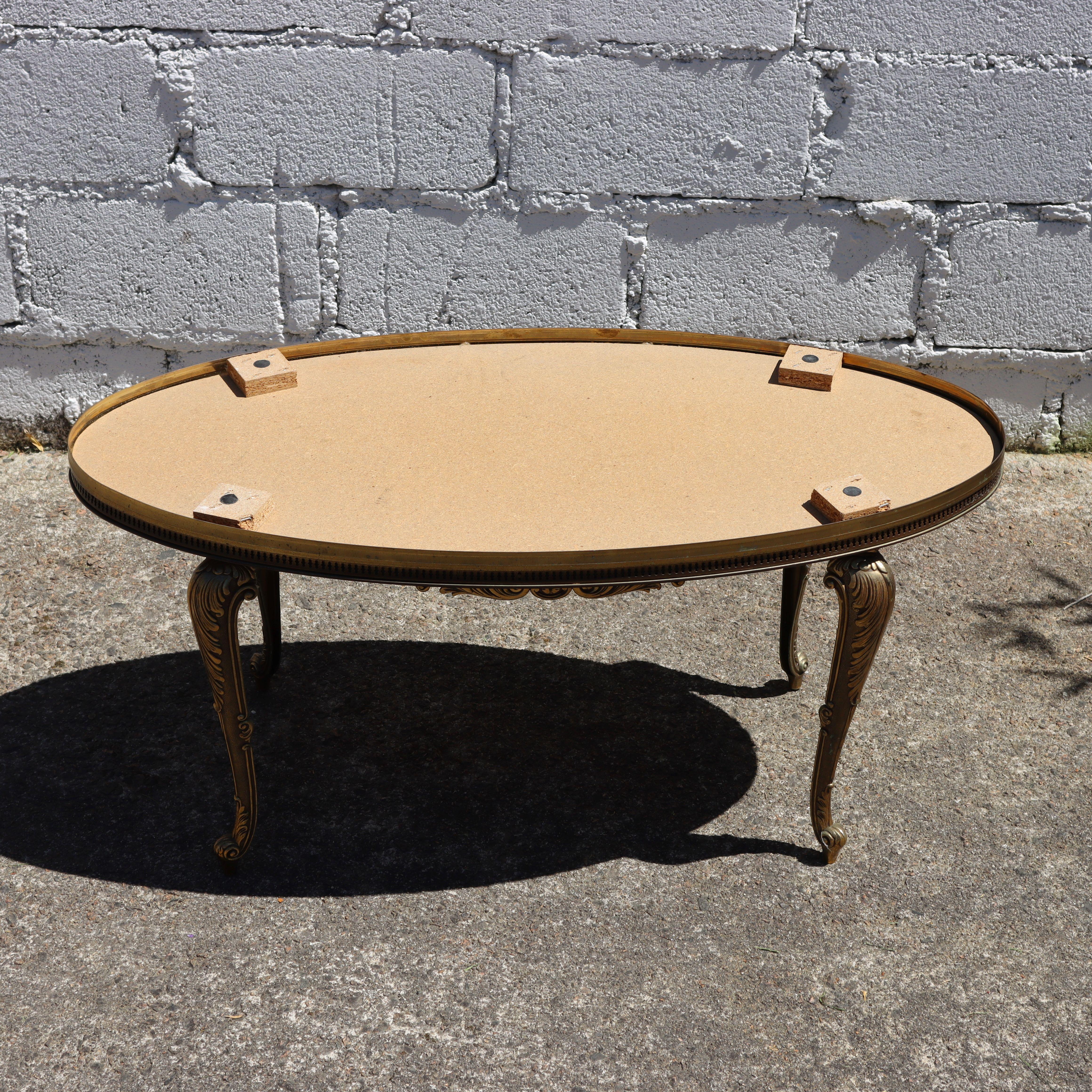 Tavolino d'epoca in marmo onice e ottone - Tavolino da salotto in stile Luigi XV - anni '70 in vendita 10