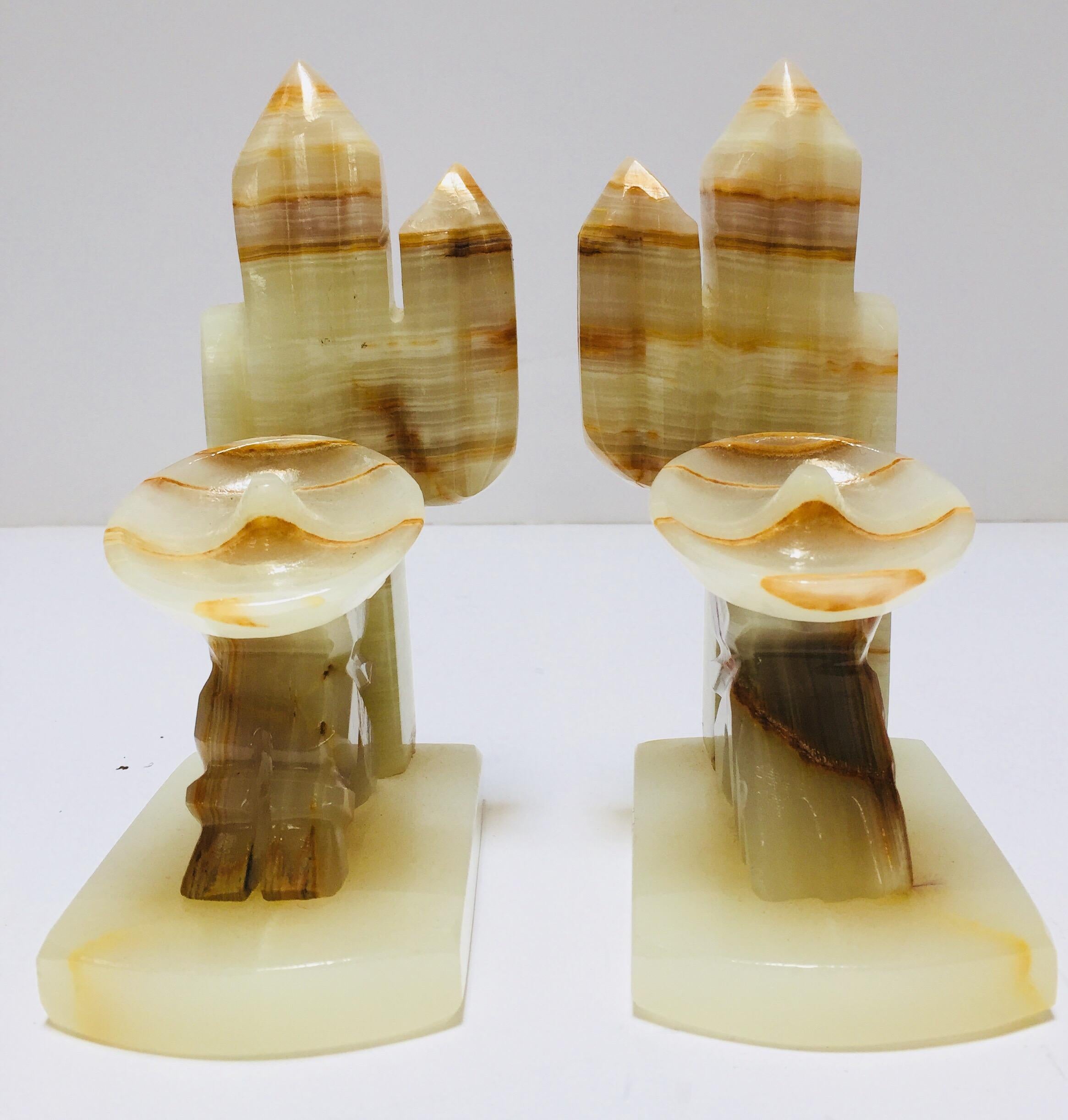 Pair of vintage stylized Mexican with sombreros under a cactus bookends.
Vintage set of bookends, hand-carved in onyx in a shade of ivory and browns.
Great modernist stylized design.
Measures: Each measure 7