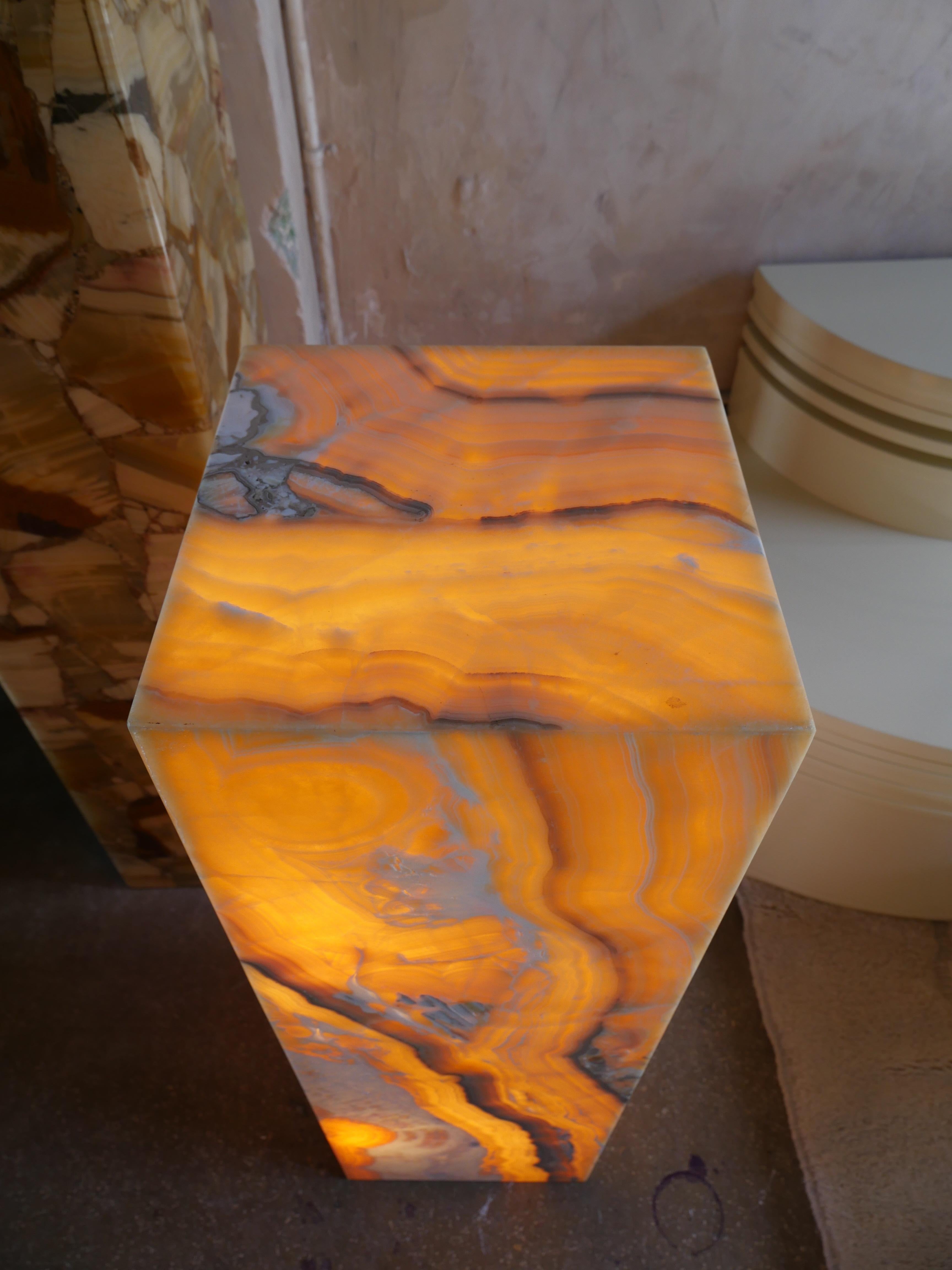 Lampadaire vintage à piédestal en onyx en vente 1