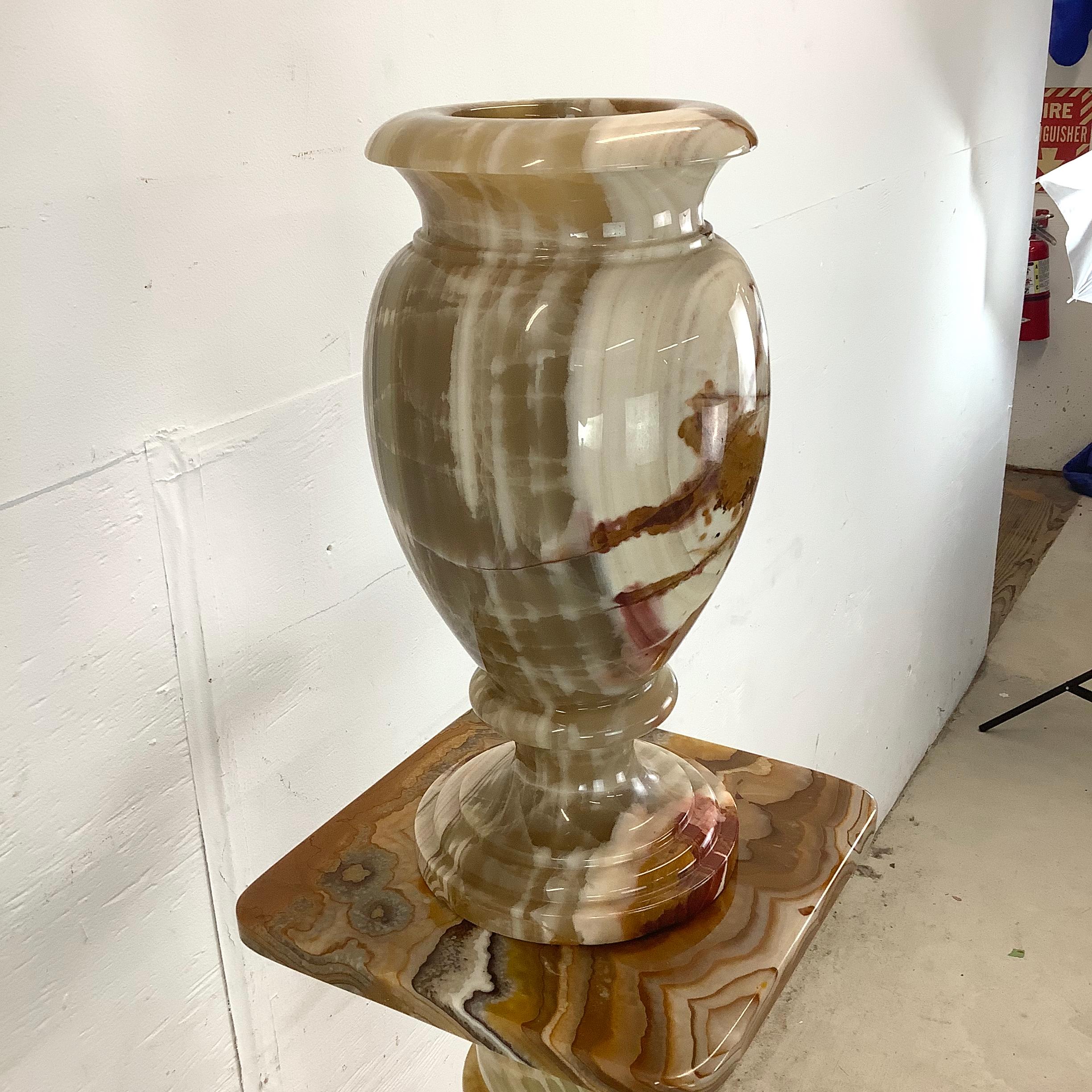 Vintage Onyx-Sockel mit dekorativer Vase im Angebot 7