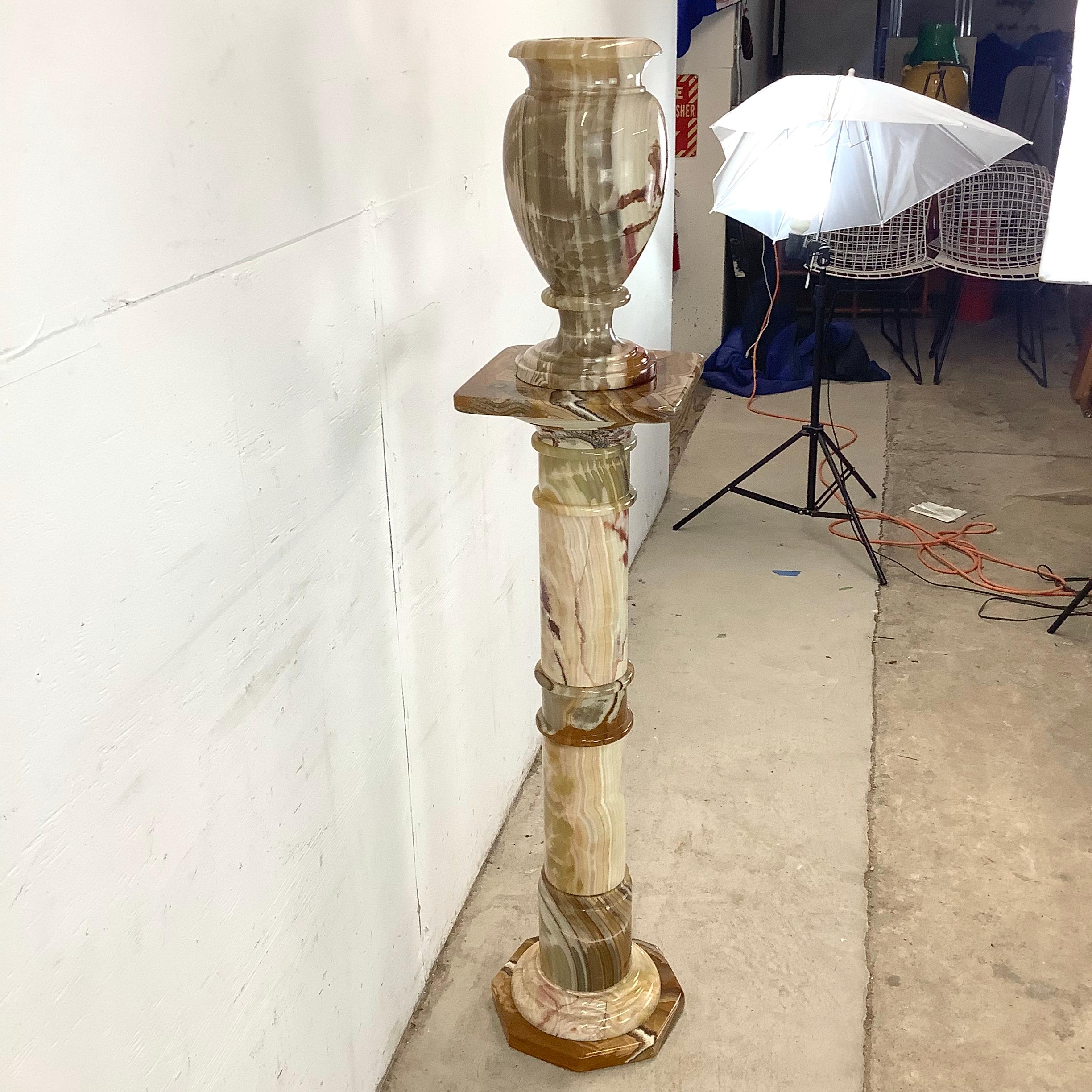 Vintage Onyx-Sockel mit dekorativer Vase im Angebot 9