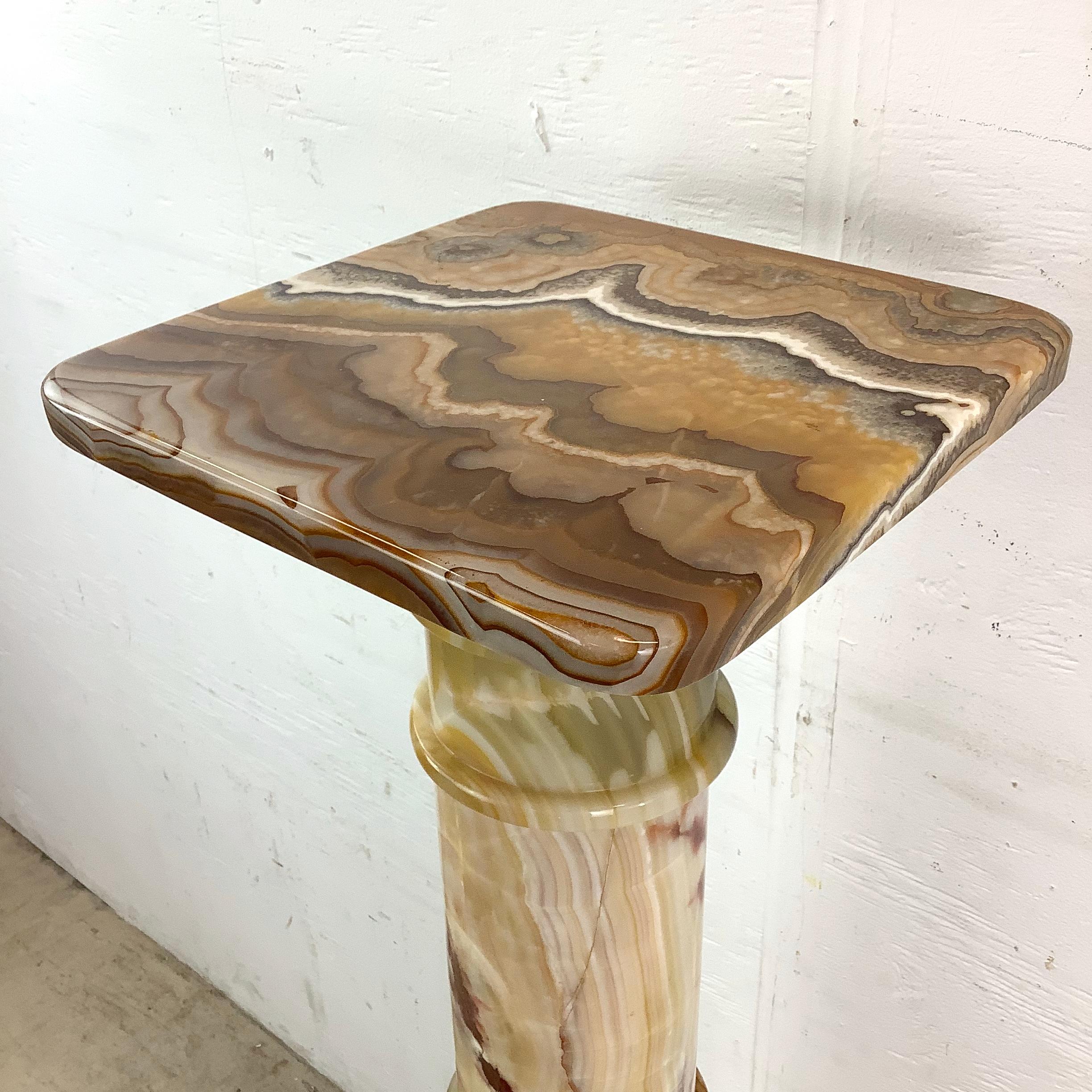 Vintage Onyx-Sockel mit dekorativer Vase im Zustand „Gut“ im Angebot in Trenton, NJ