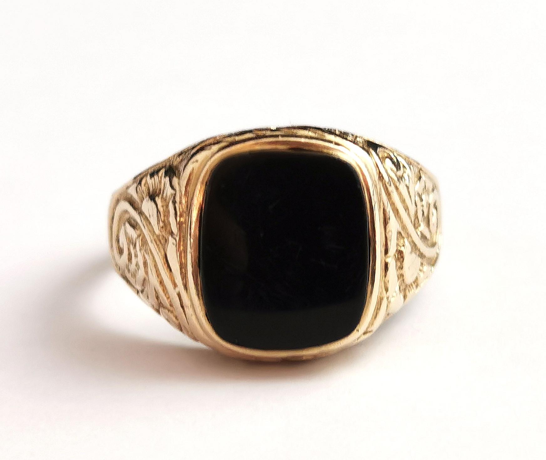 Vintage Onyx signet ring, 9k yellow gold, floral engraved  5