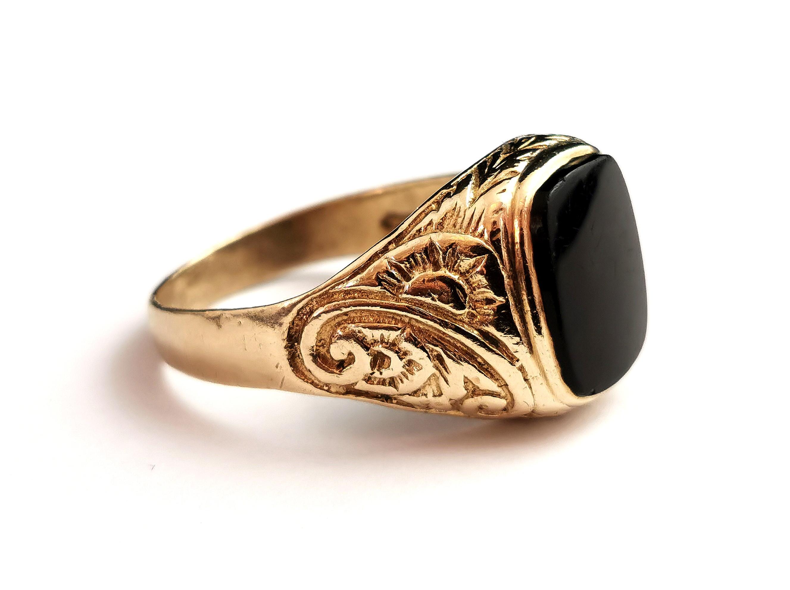Vintage Onyx signet ring, 9k yellow gold, floral engraved  6