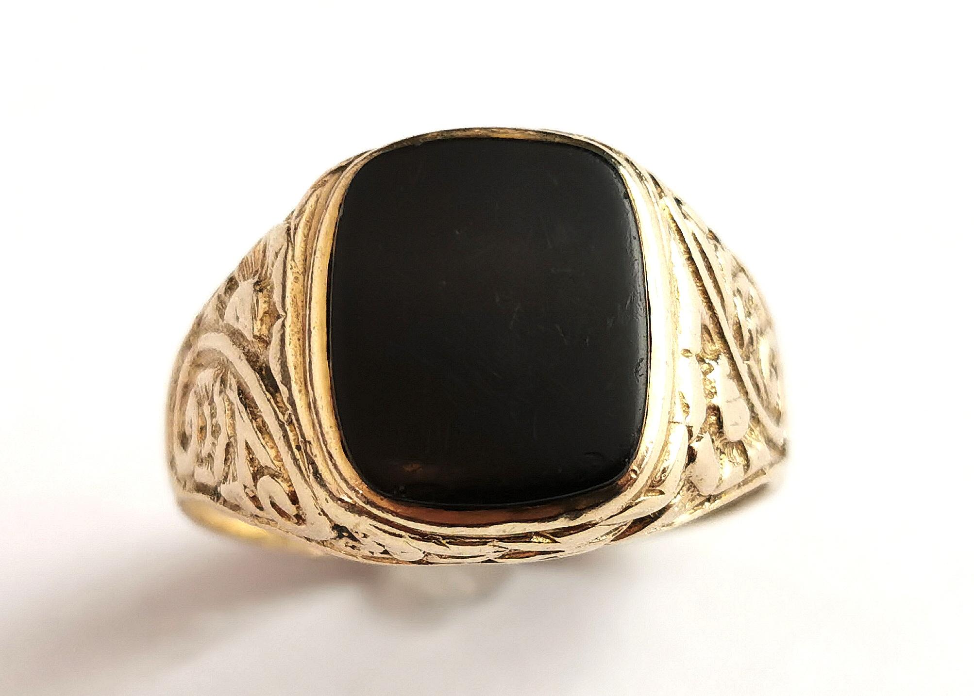 Vintage Onyx signet ring, 9k yellow gold, floral engraved  7