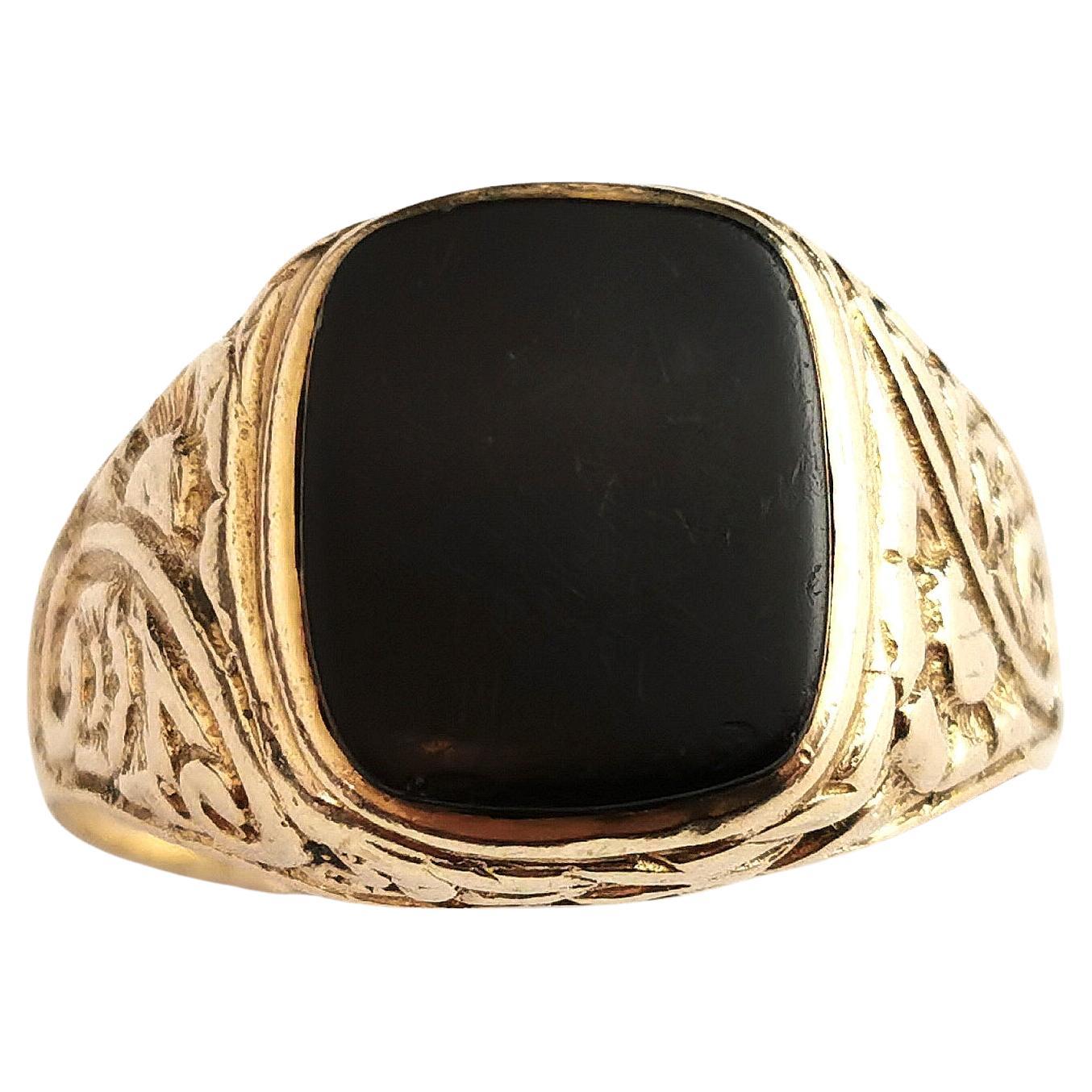 Vintage Onyx signet ring, 9k yellow gold, floral engraved 