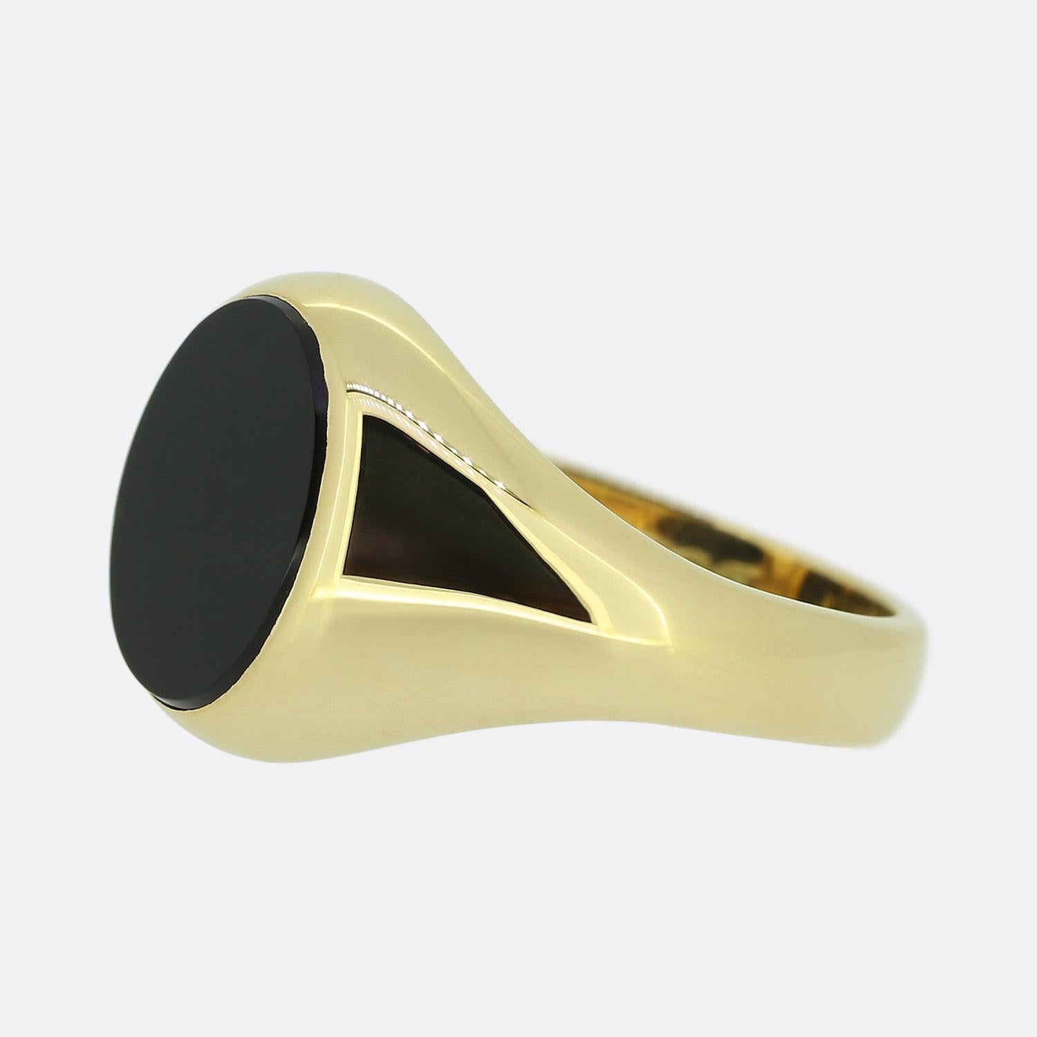 Here we have an excellently crafted signet ring dating back to the 1960s. This vintage piece has been crafted from 18ct yellow gold and showcases a single oval shaped onyx amidst a pair of wide plain polished shoulders. 

Condition: Used (Very